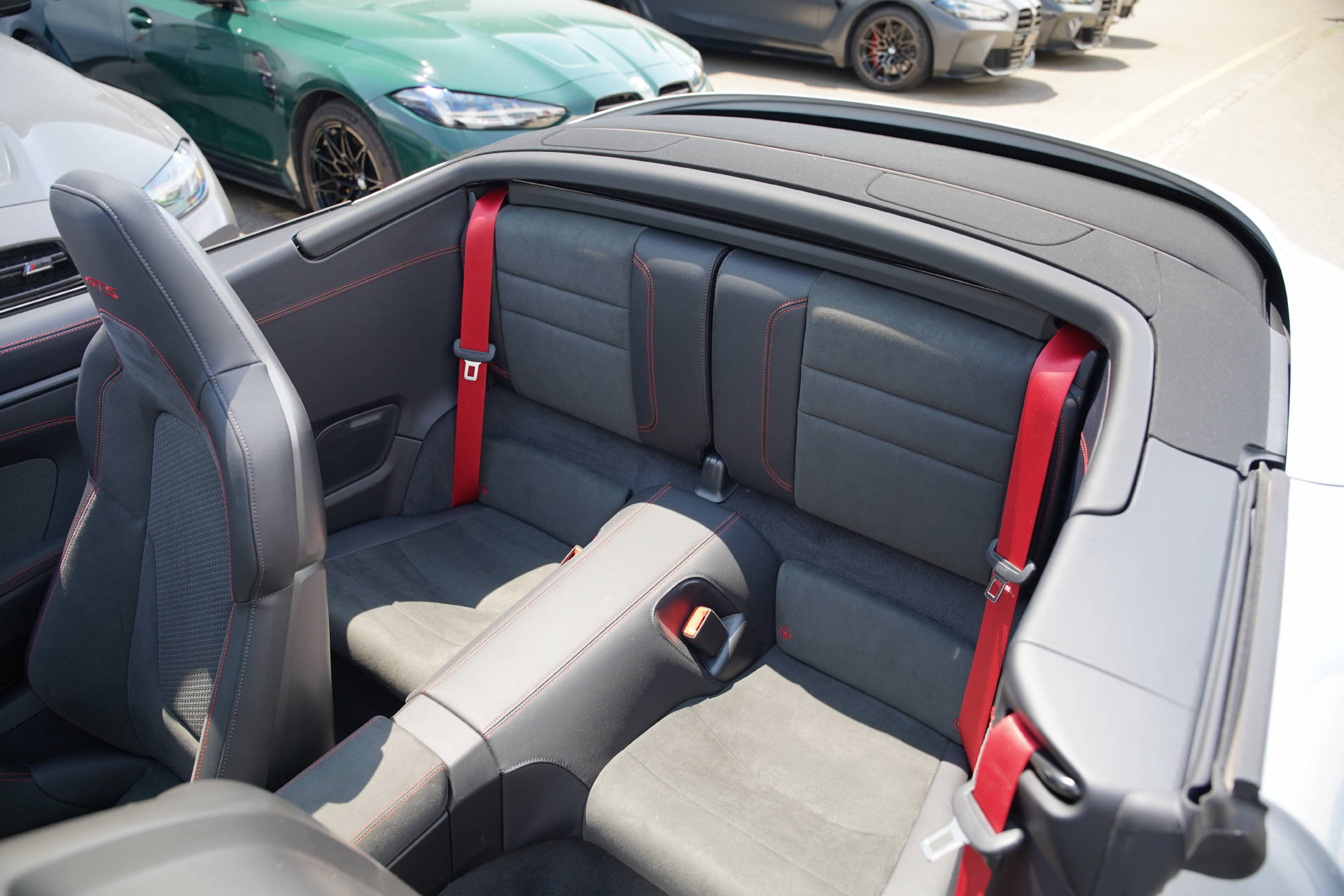 PORSCHE 911 Carrera 4 GTS Cabriolet Eisgrau-image-10