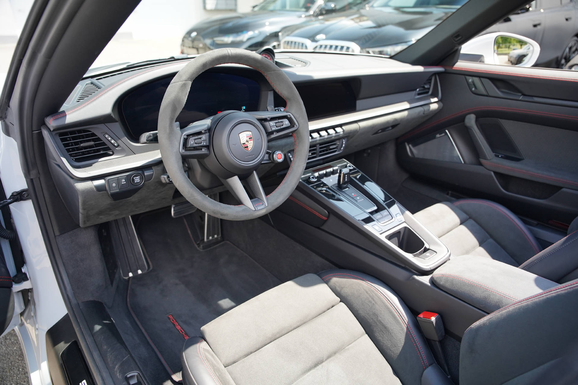 PORSCHE 911 Carrera 4 GTS Cabriolet Eisgrau-image-6
