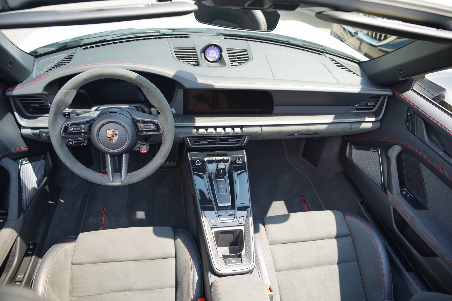 PORSCHE 911 Carrera 4 GTS Cabriolet Eisgrau-image-11