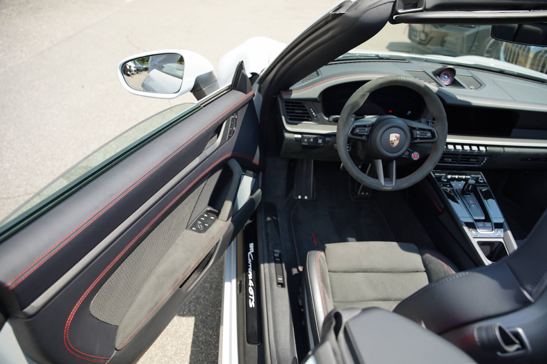 PORSCHE 911 Carrera 4 GTS Cabriolet Eisgrau-image-8