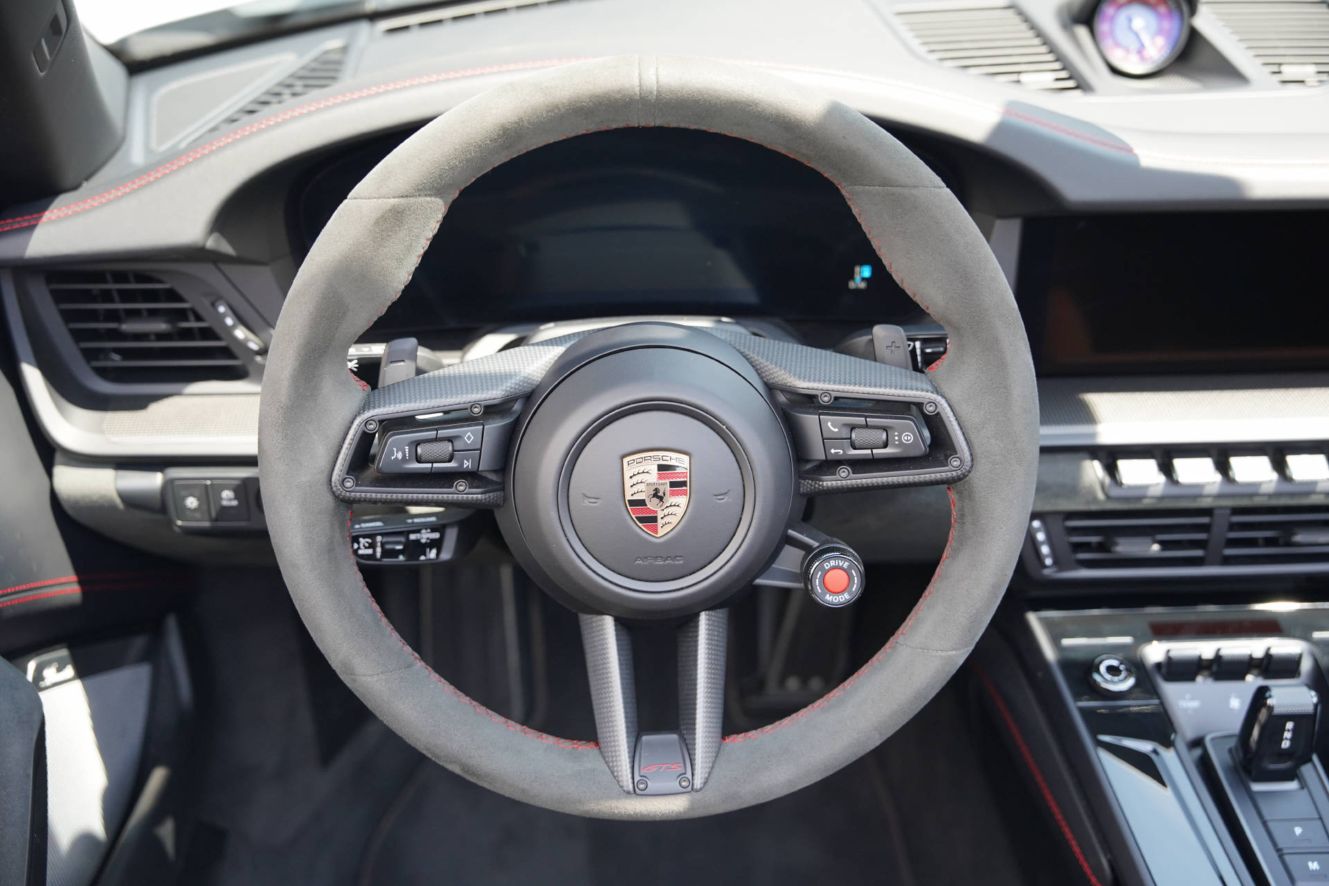 PORSCHE 911 Carrera 4 GTS Cabriolet Eisgrau-image-12