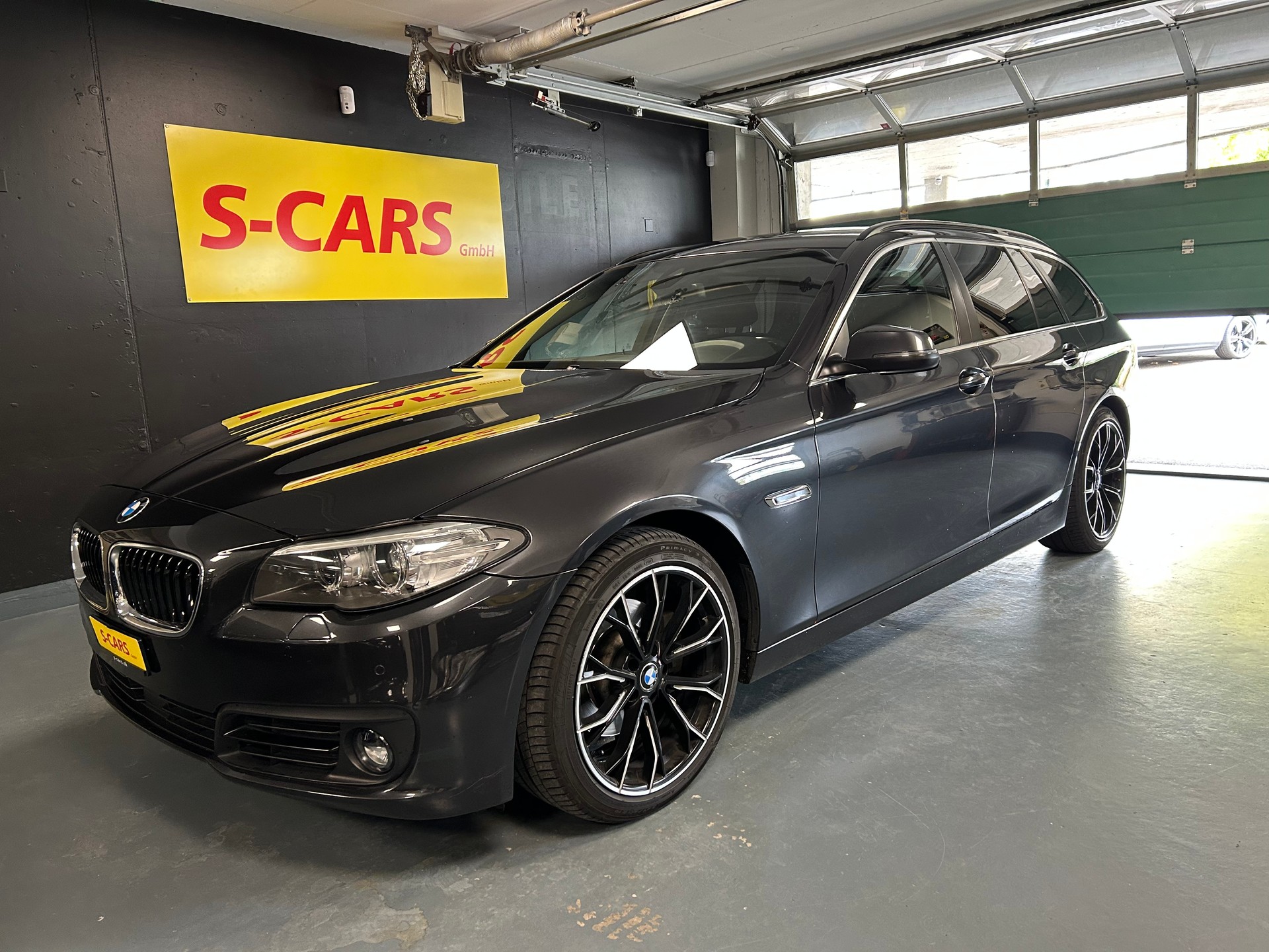 BMW 520d Touring xDrive Steptronic-showroom-element-3
