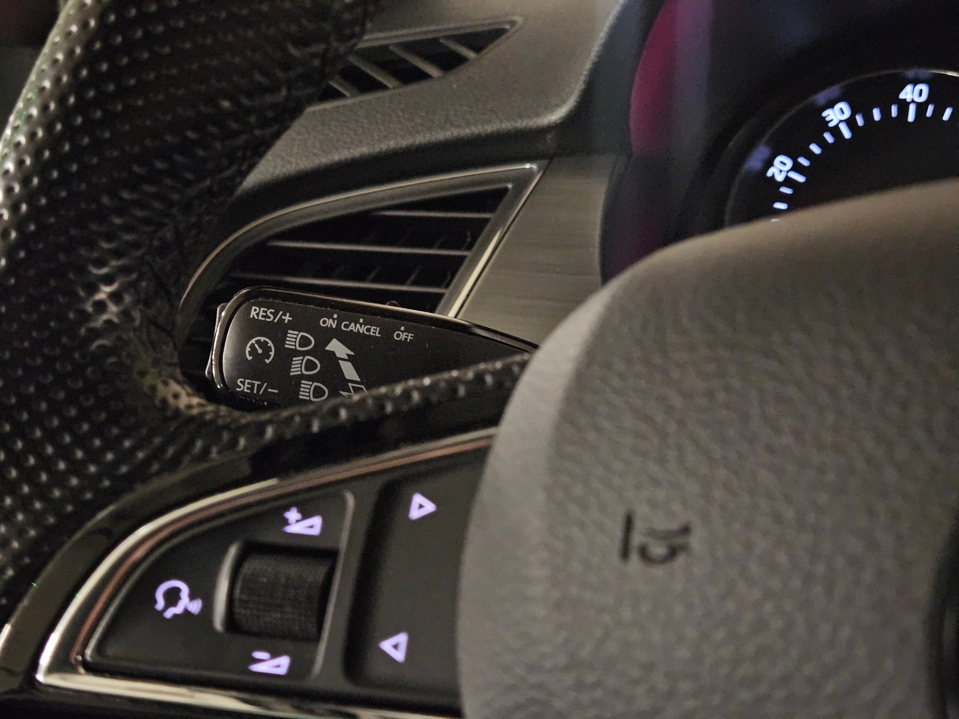 SKODA 1.2 TSI Style-image-13