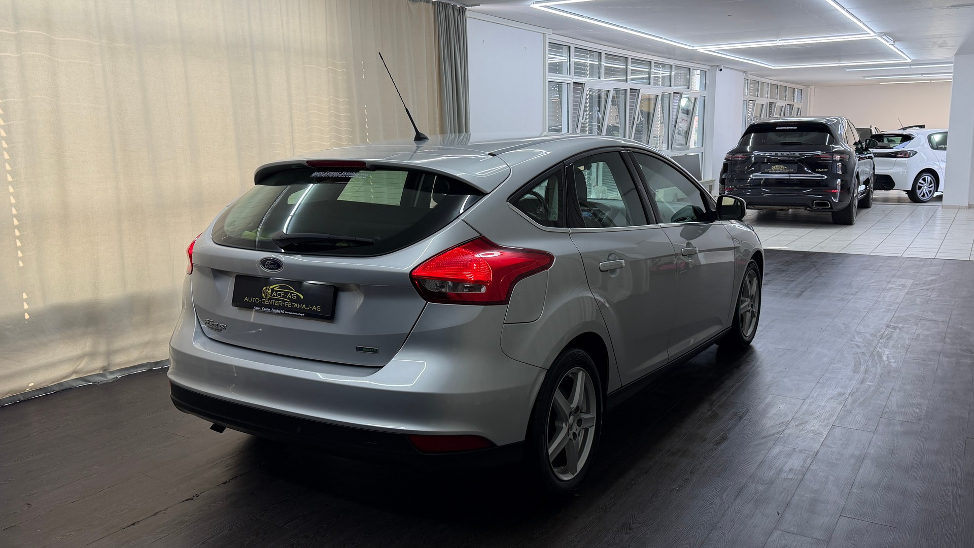 FORD Focus 1.0 SCTi Business-showroom-element-3
