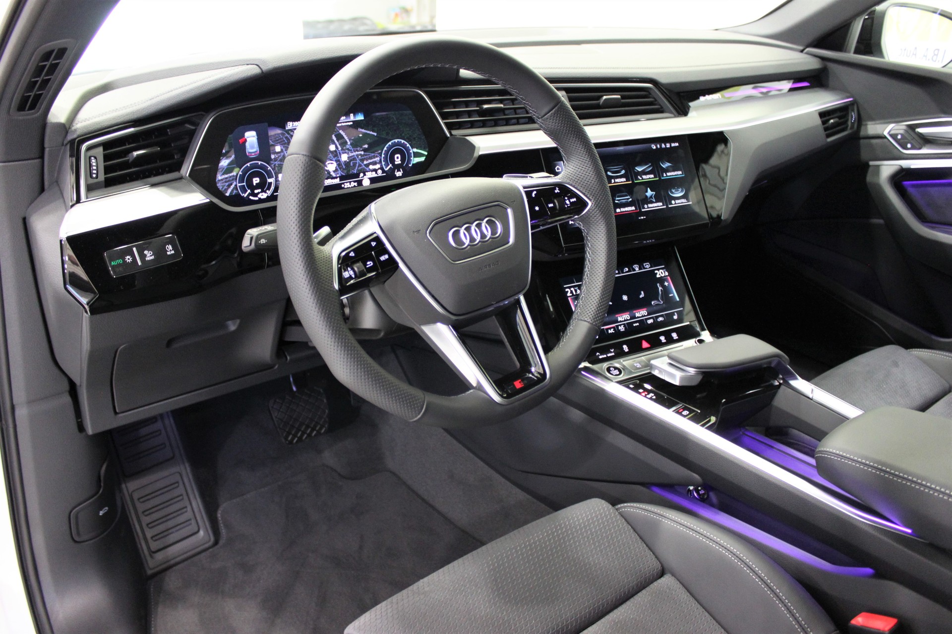 AUDI e-tron 55 S Line Black Edition quattro (CH)-image-5