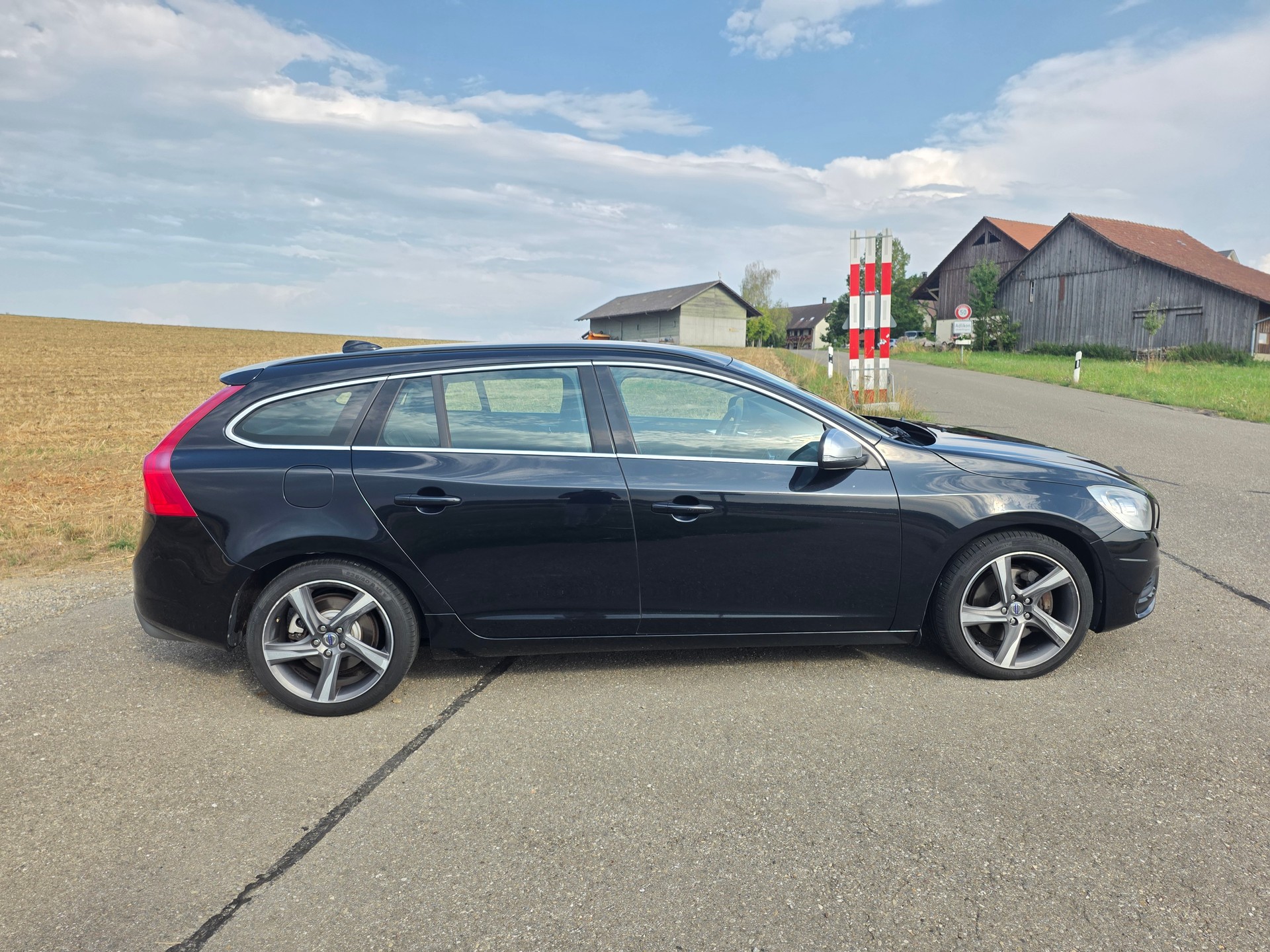 VOLVO V60 D5 AWD R-Design Geartronic-image-2