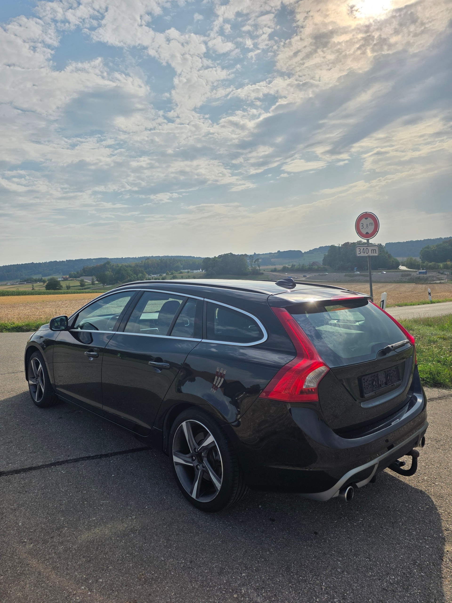 VOLVO V60 D5 AWD R-Design Geartronic-image-6