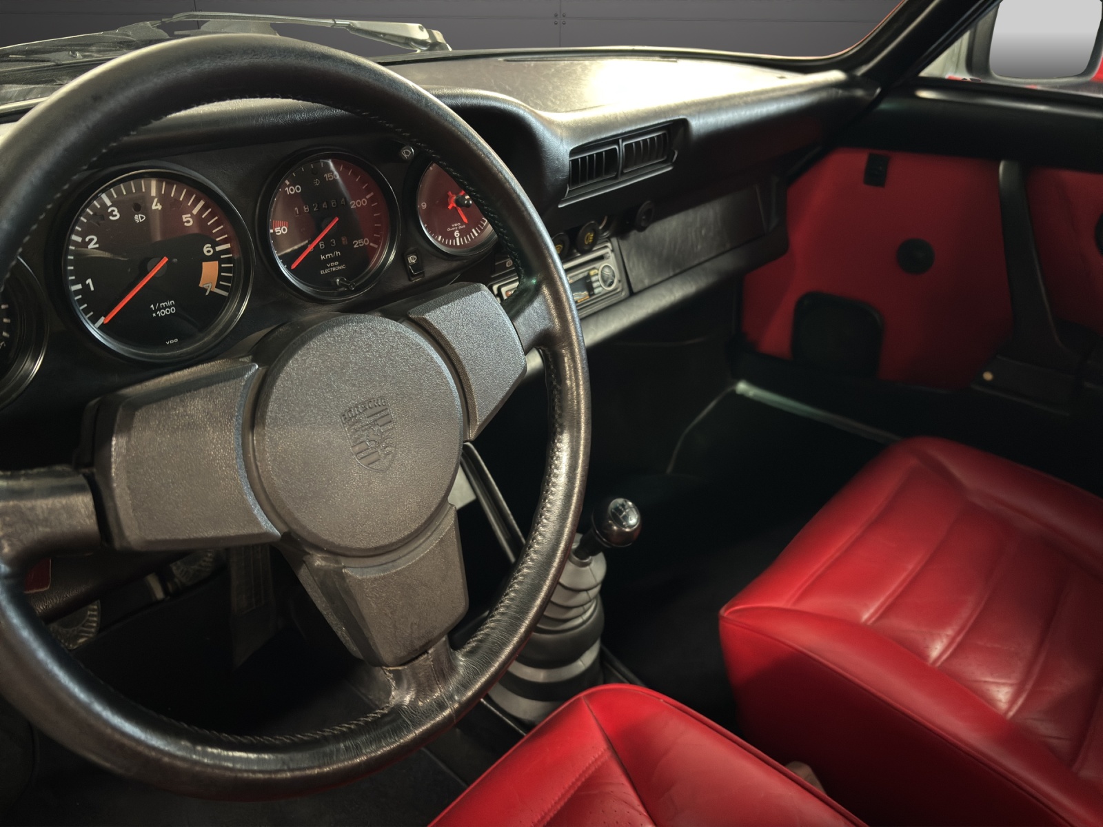 PORSCHE 911 SC Cabrio-showroom-element-3