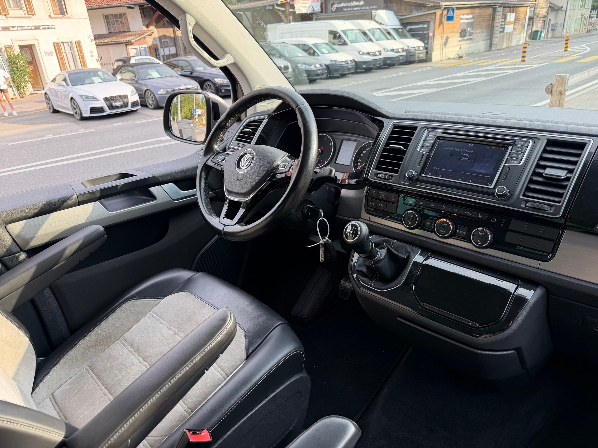 VW T6 Multivan 2.0 TDI Generation Six-image-6