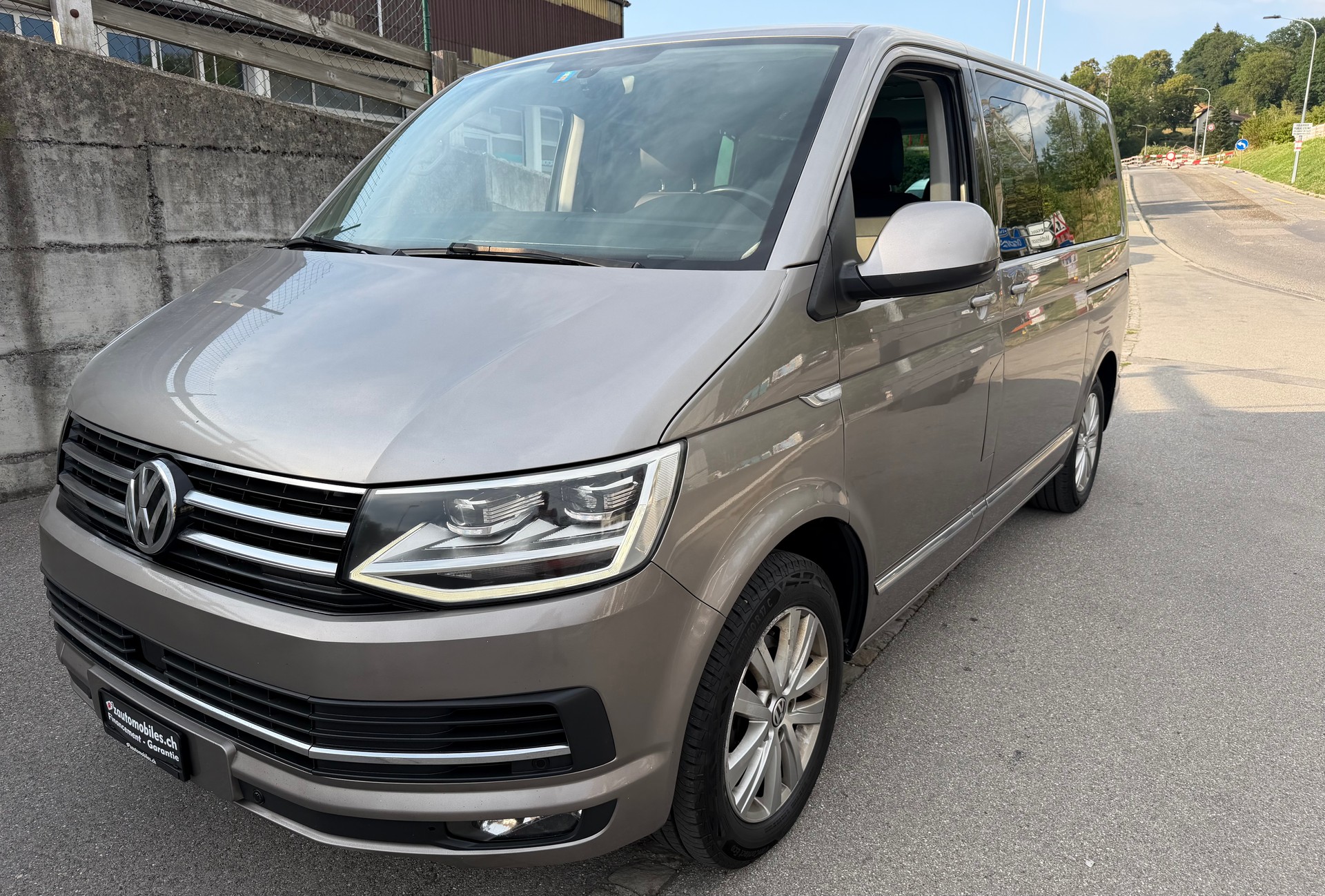 VW T6 Multivan 2.0 TDI Generation Six-showroom-element-1