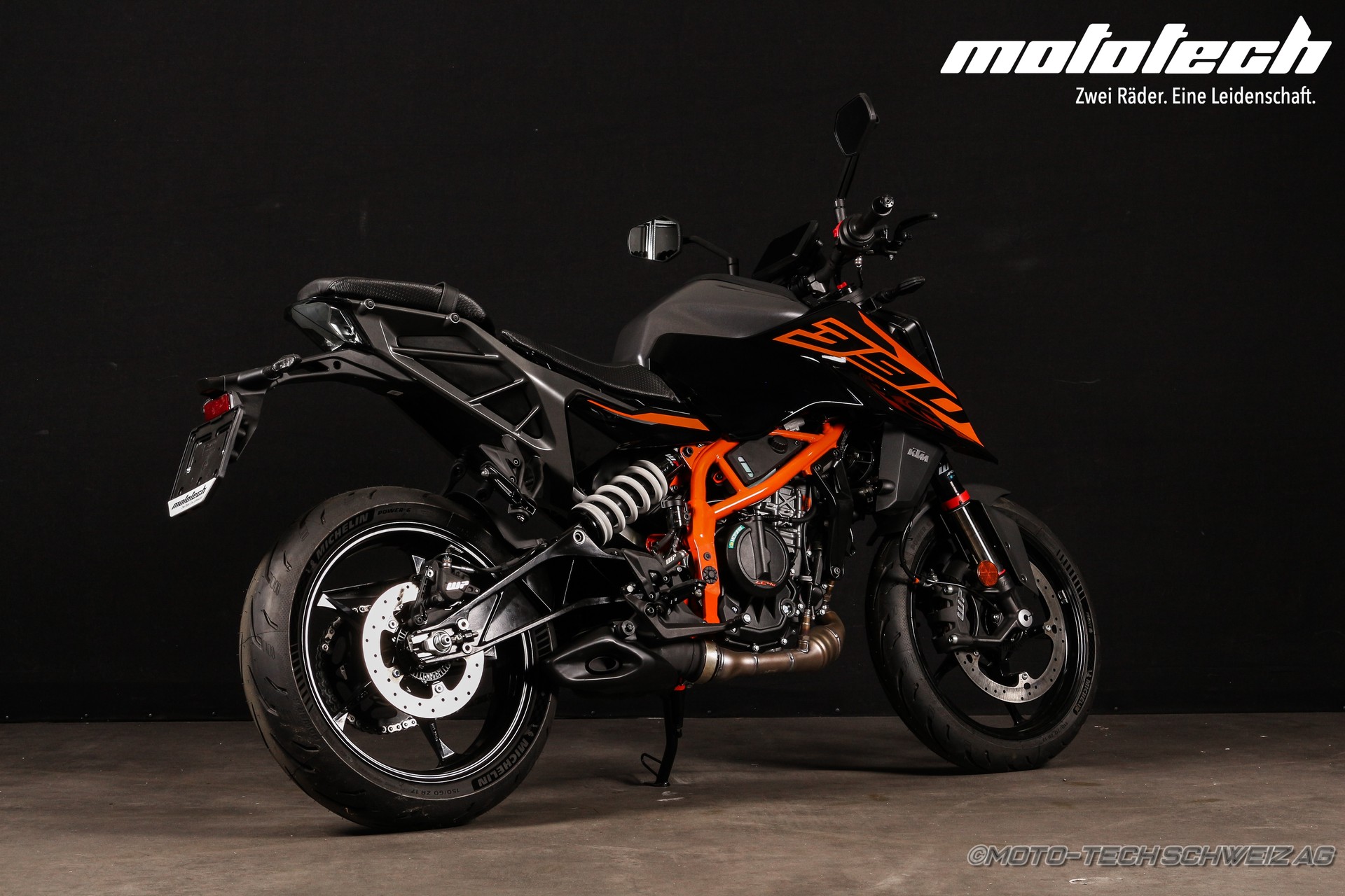 KTM 390 Duke-image-2