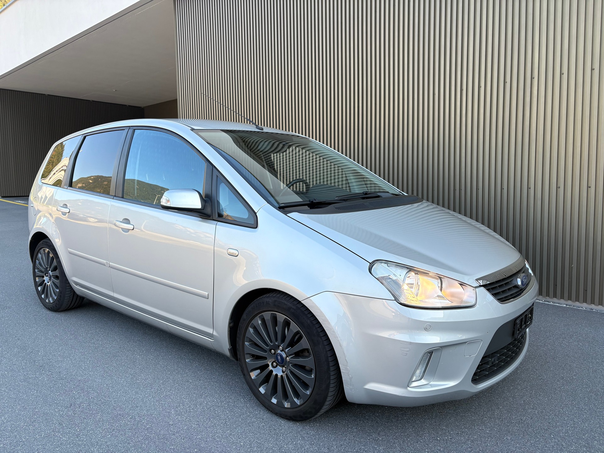 FORD C-Max 2.0 16V Titanium Automatic-image-1