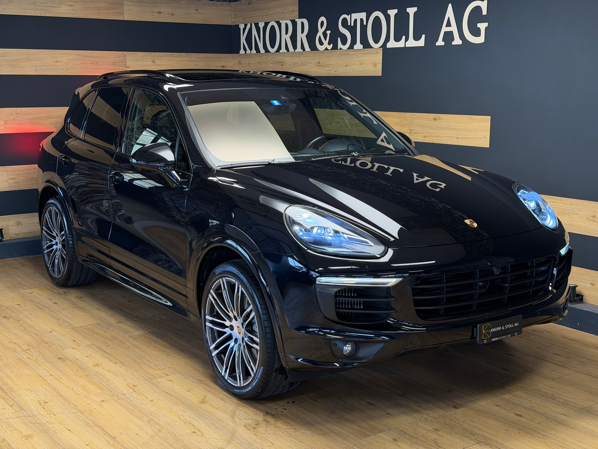 PORSCHE Cayenne S Diesel Platinum-showroom-element-3