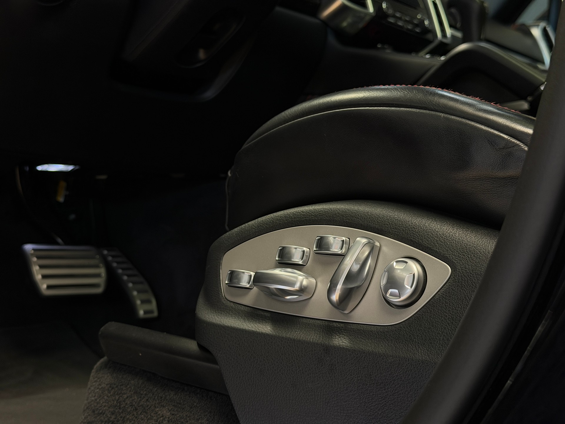 PORSCHE Cayenne S Diesel Platinum-image-16