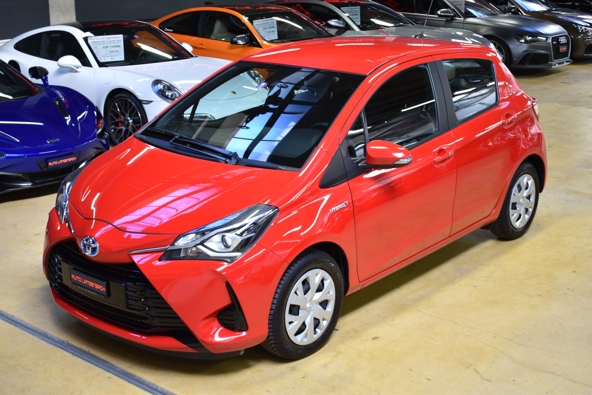 TOYOTA Yaris 1.5 VVT-i Hybrid Comfort e-CVT-showroom-element-1
