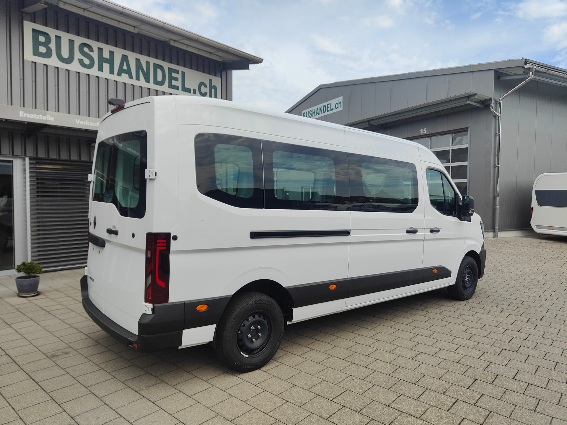 RENAULT Kleinbus mit 13 Plätzen-image-1