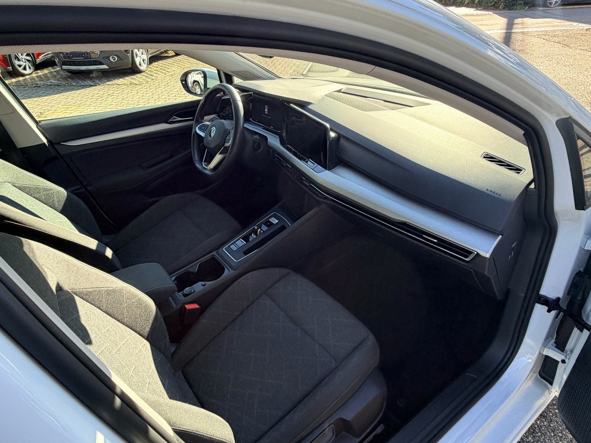 VW Golf 2.0 TDI Life DSG 4Motion-image-9