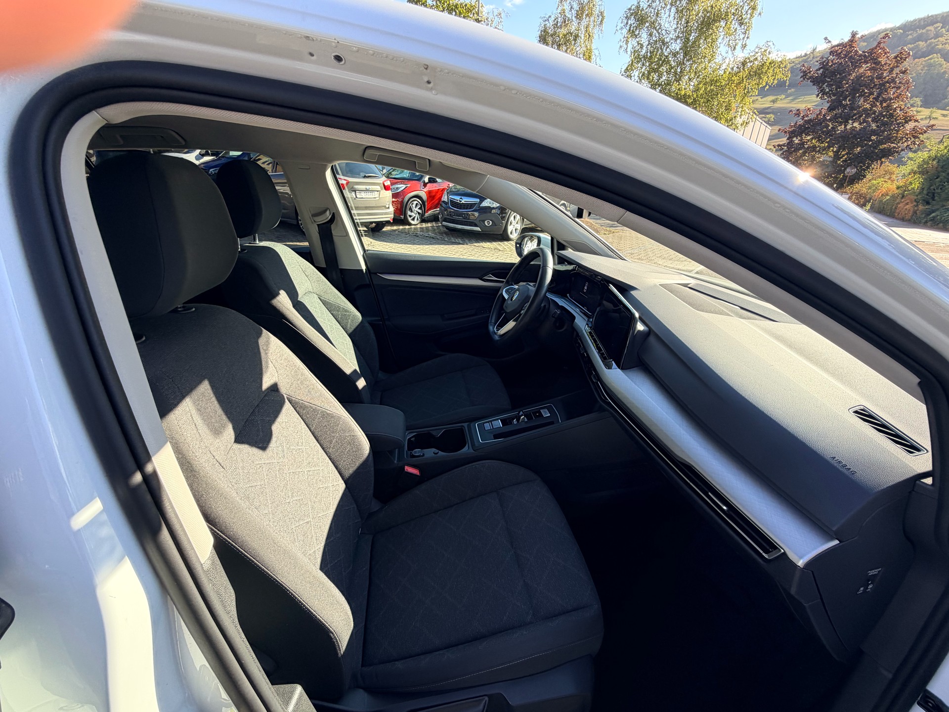 VW Golf 2.0 TDI Life DSG 4Motion-image-8
