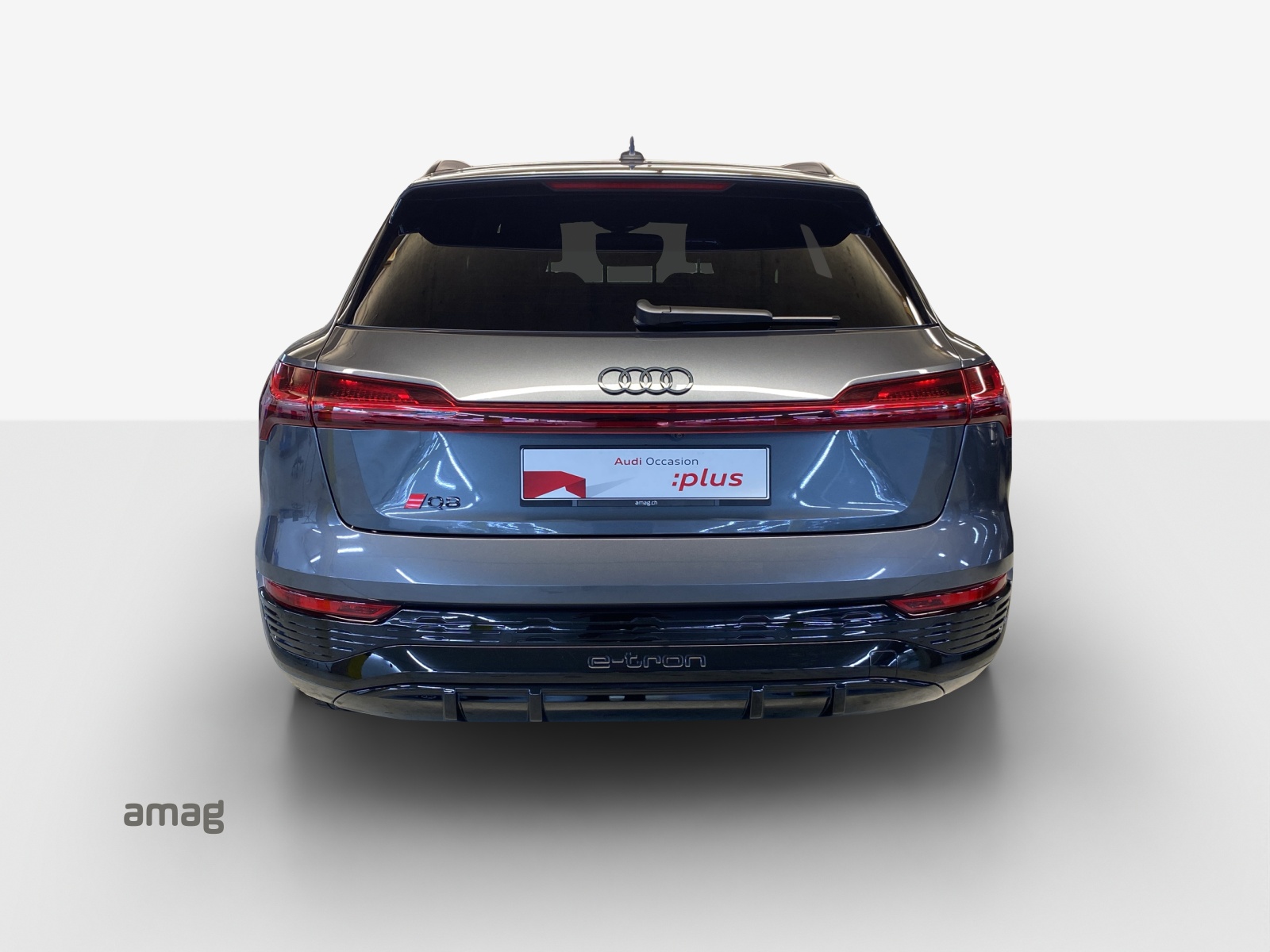 AUDI Q8 55 e-tron Black Edition quattro-showroom-element-3