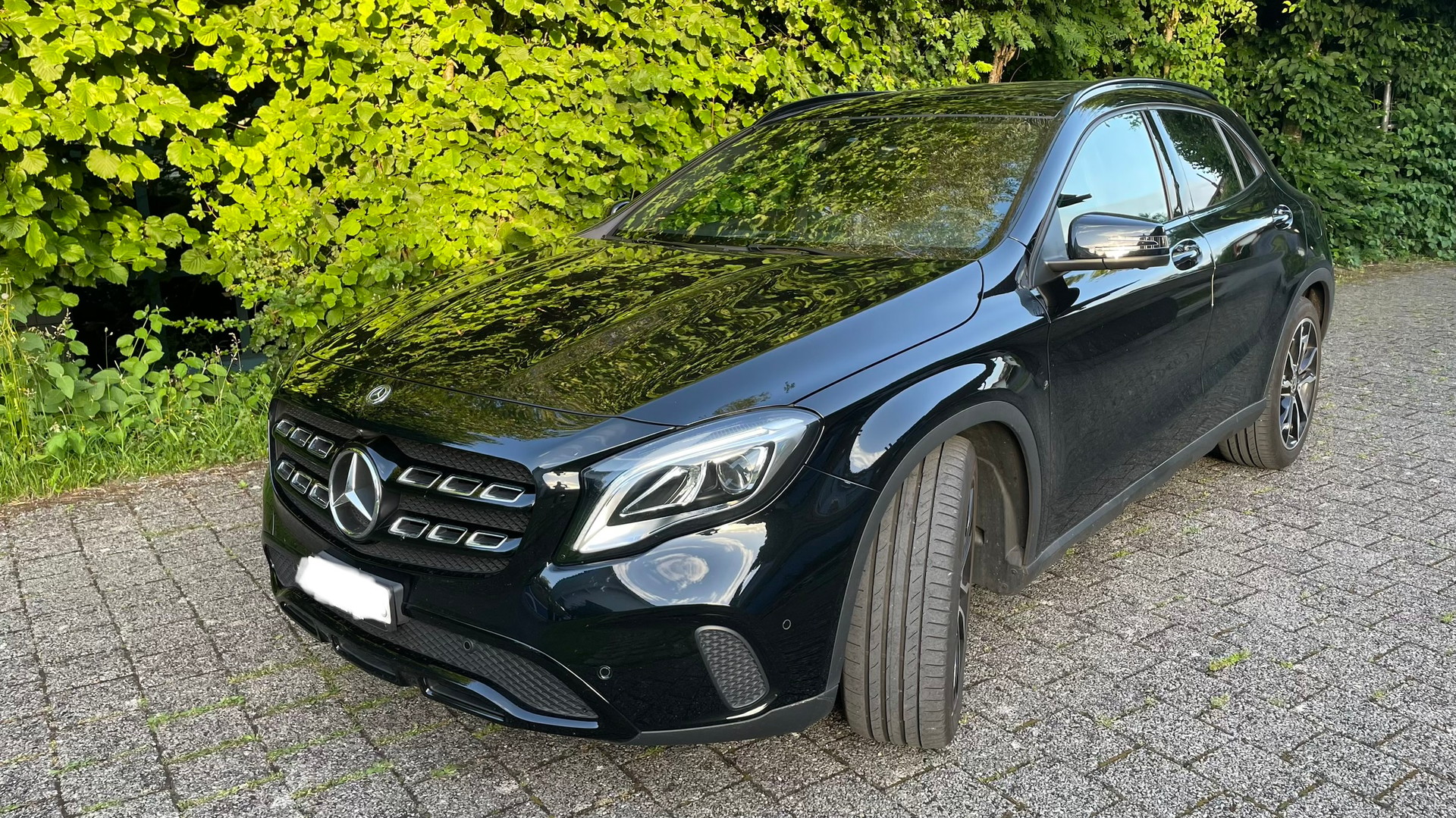 MERCEDES-BENZ GLA 200 Night Star-image-2
