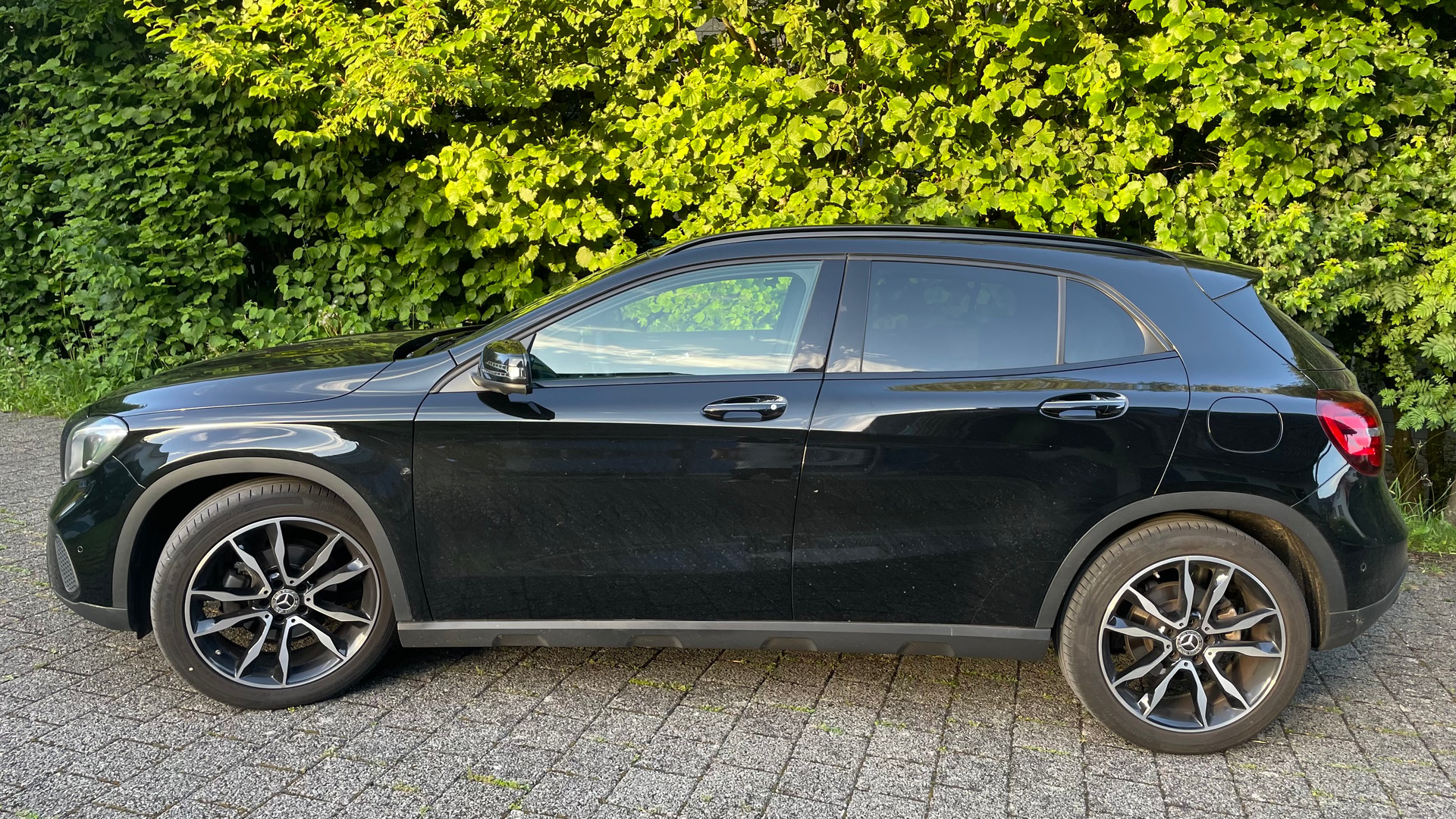 MERCEDES-BENZ GLA 200 Night Star-image-4