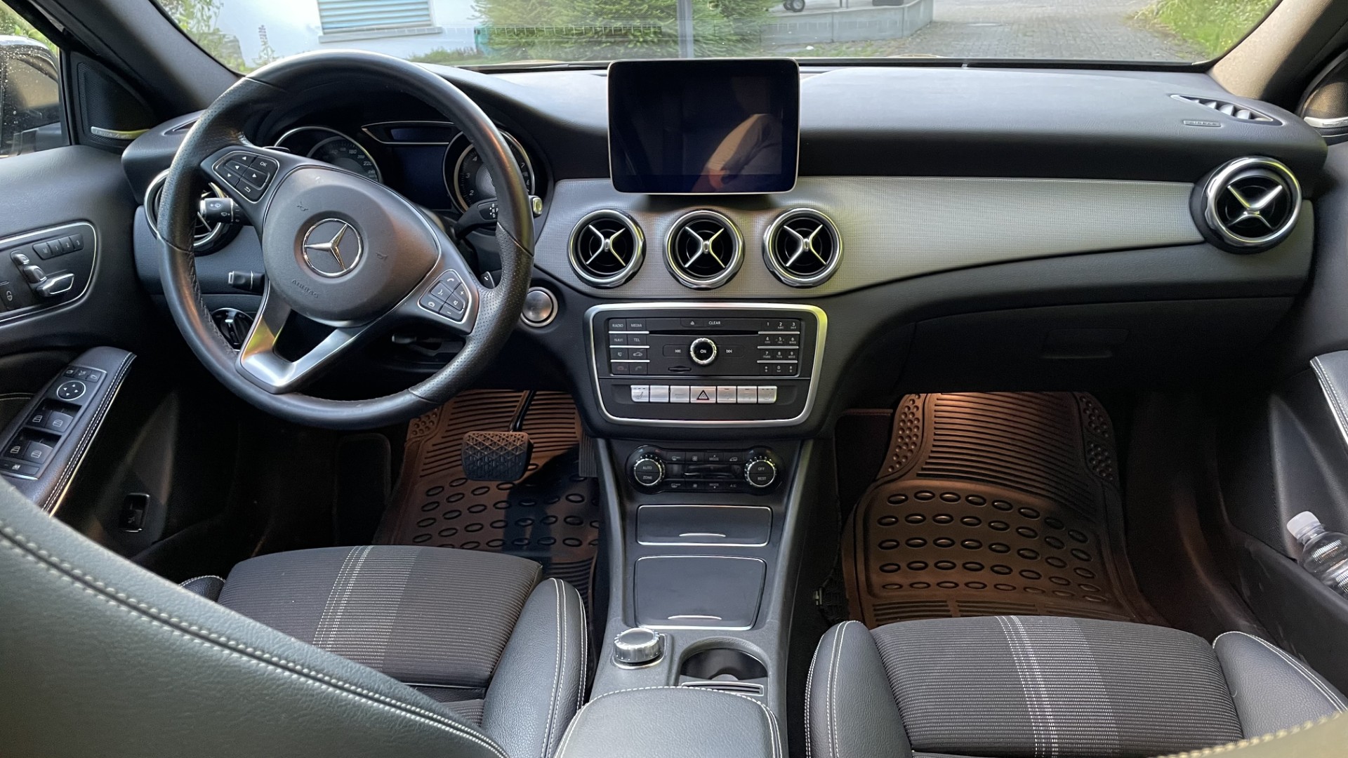 MERCEDES-BENZ GLA 200 Night Star-image-7