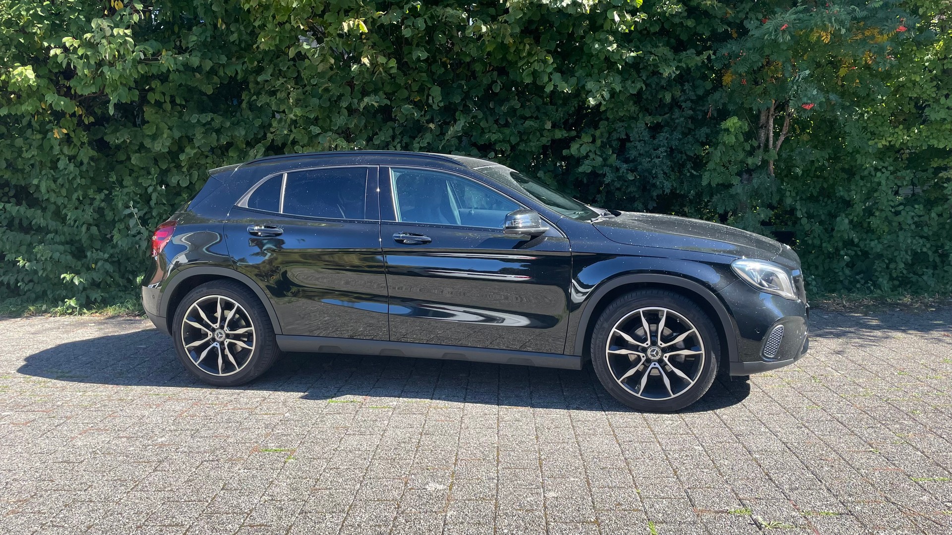 MERCEDES-BENZ GLA 200 Night Star