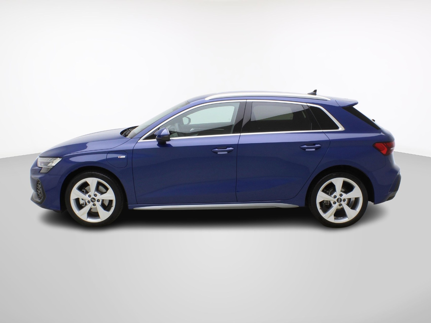 AUDI A3 Sportback 40 TFSI e S line S-Tronic **Audi Werksgarantie bis 06/2030**-showroom-element-2