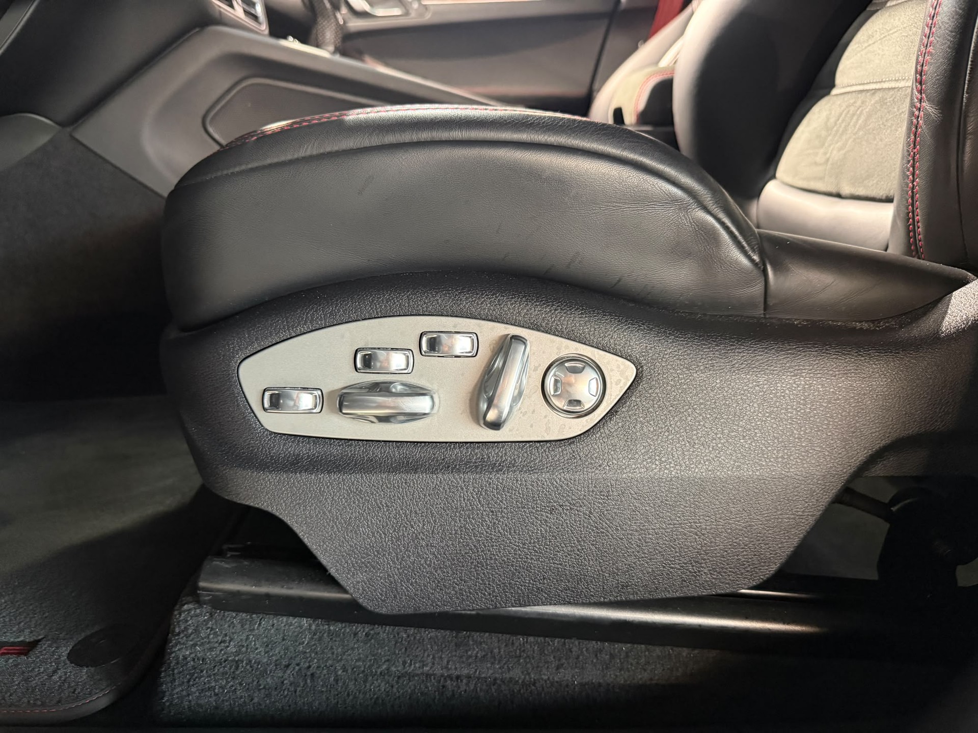 PORSCHE Macan GTS PDK-image-8