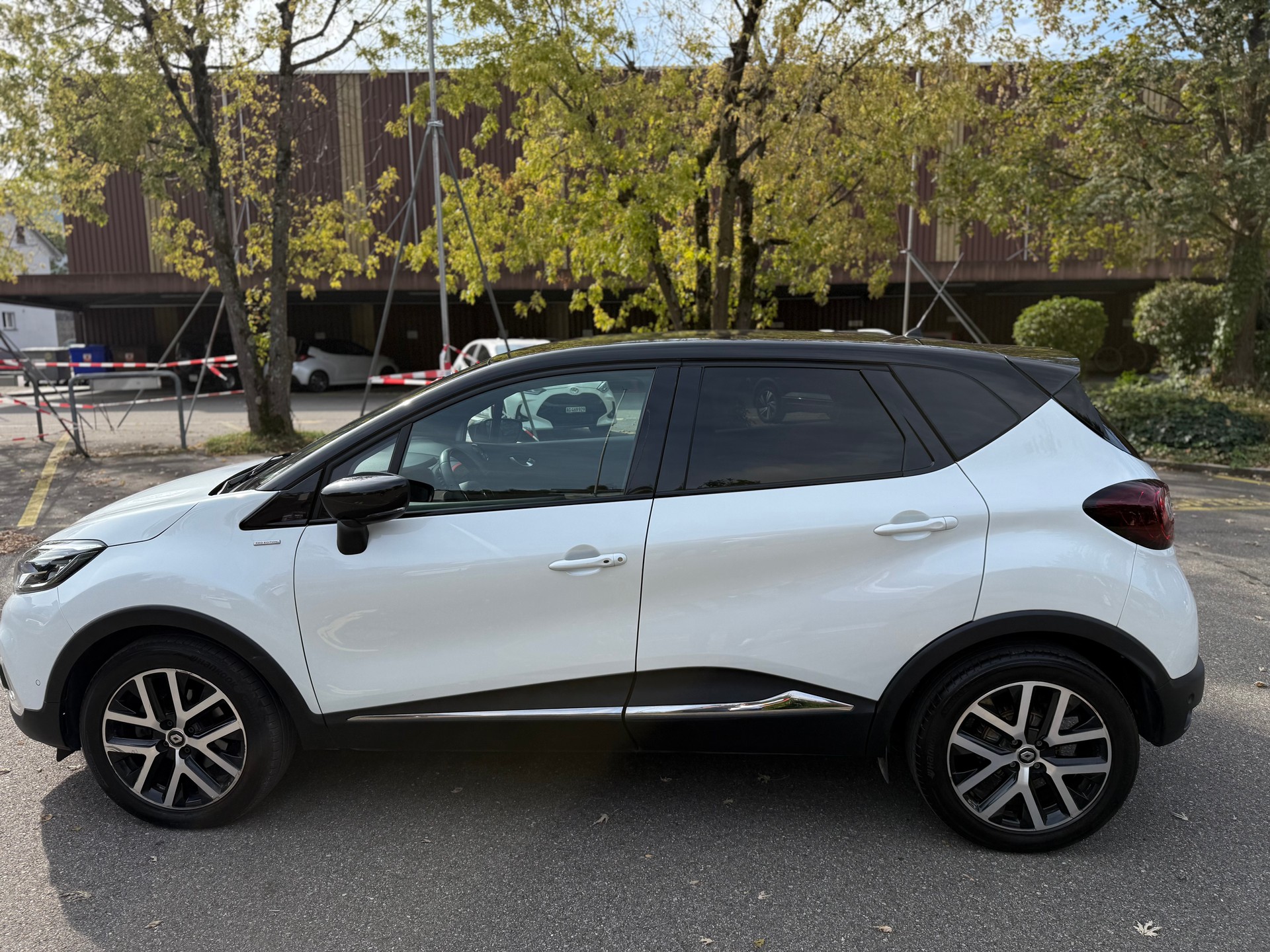 RENAULT Captur 1.3 T 16V Red Edition EDC-image-3