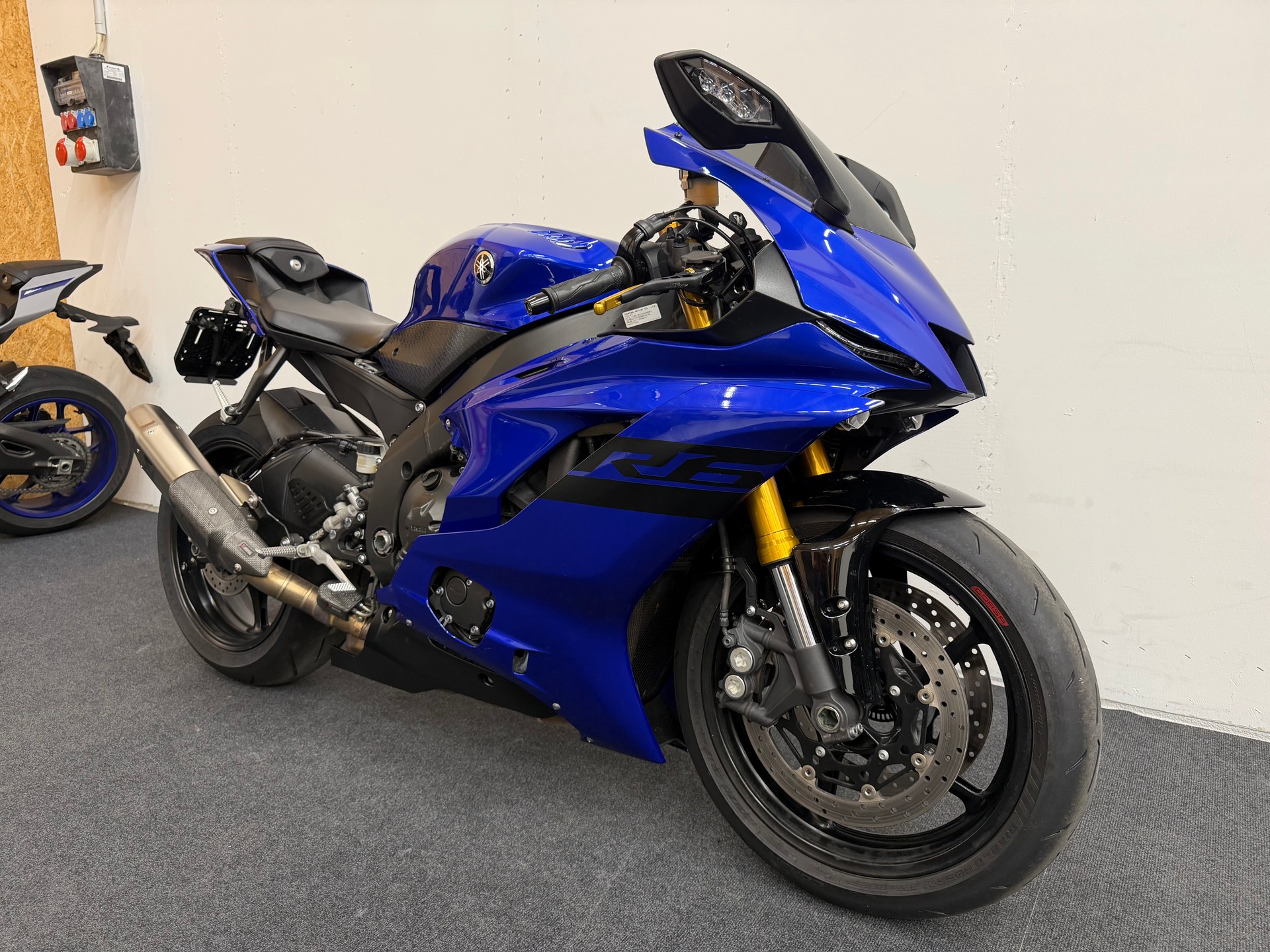 YAMAHA YZF-R6-image-1