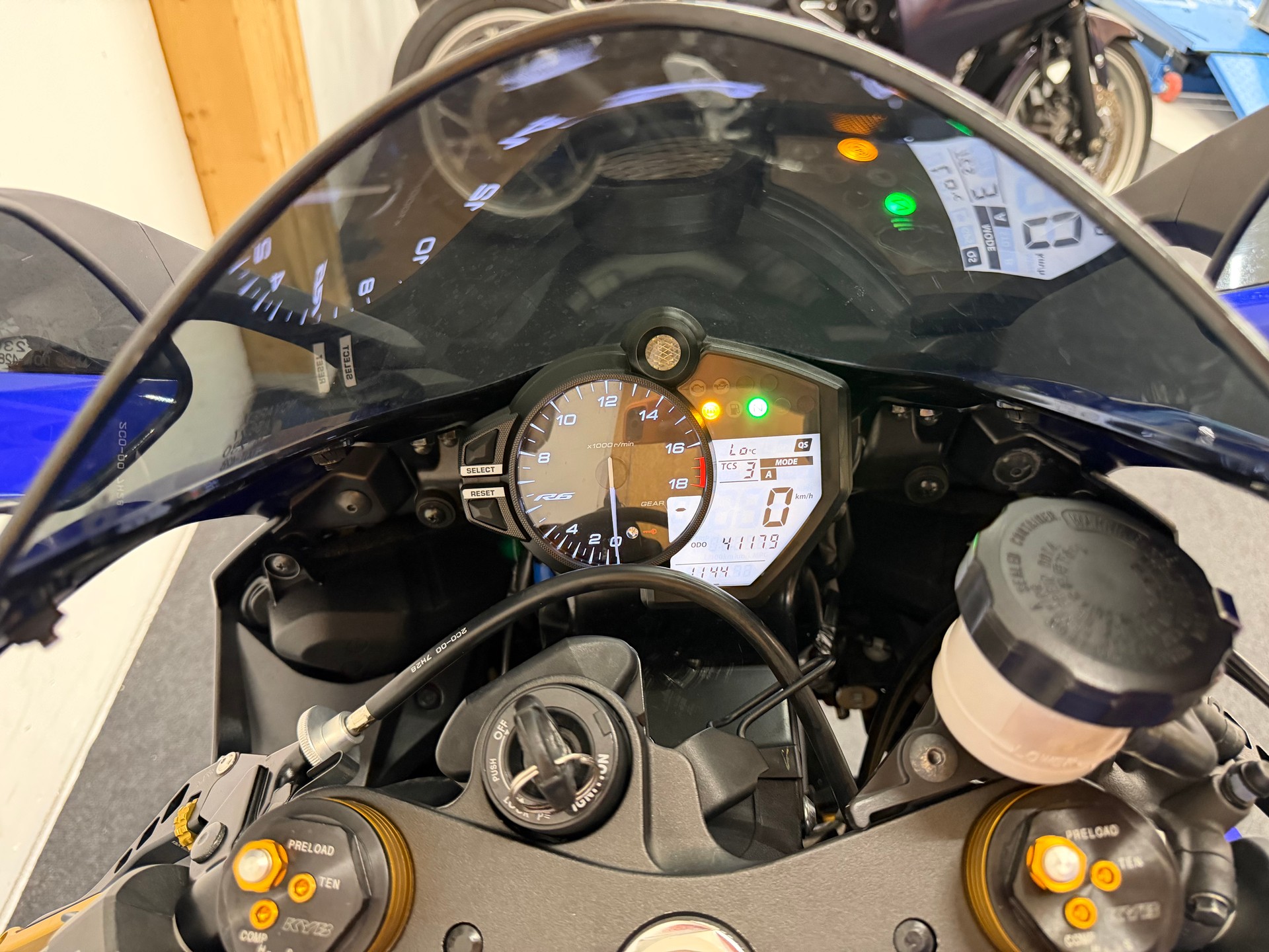 YAMAHA YZF-R6-image-8