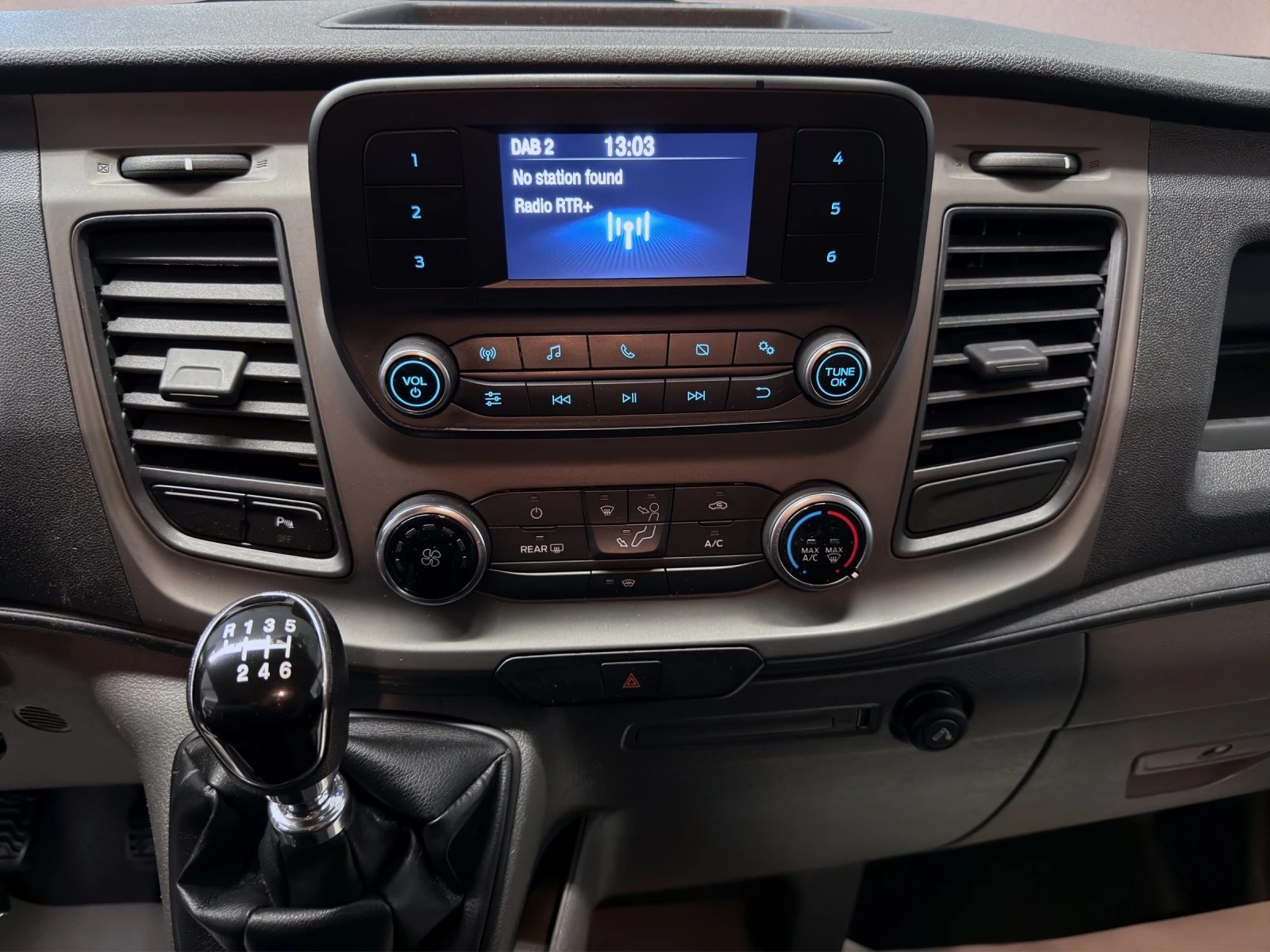 FORD Transit Custom 320 L2H1 Trend-image-8