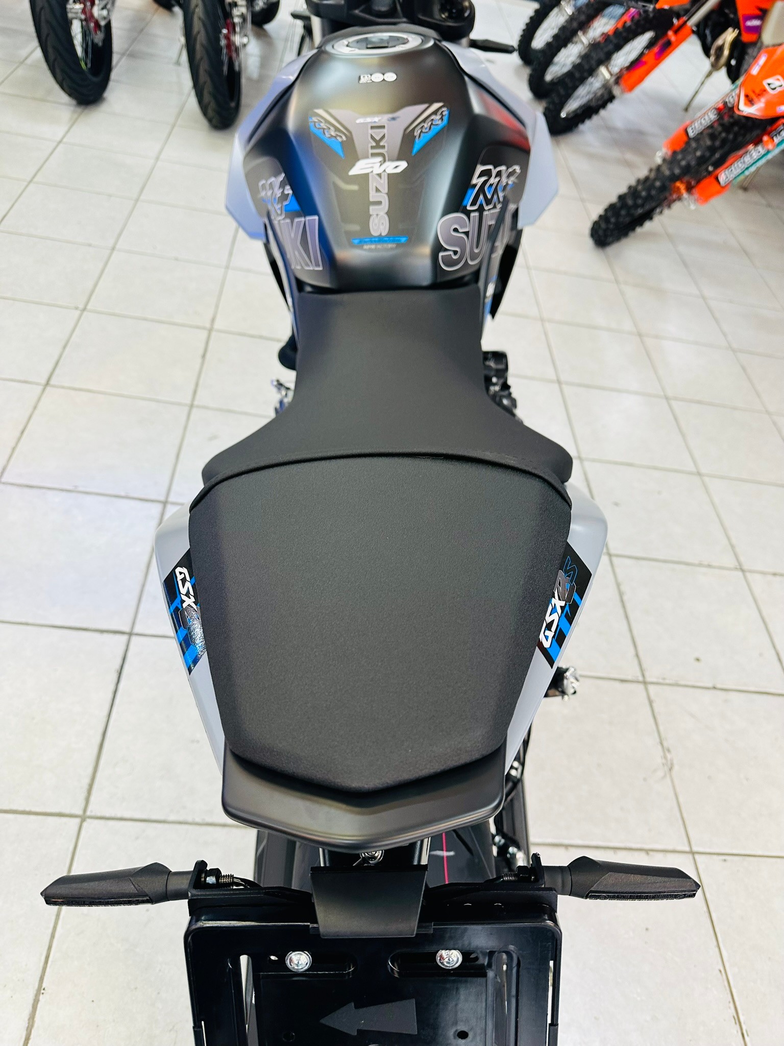 SUZUKI GSX 8 S EVO-image-8