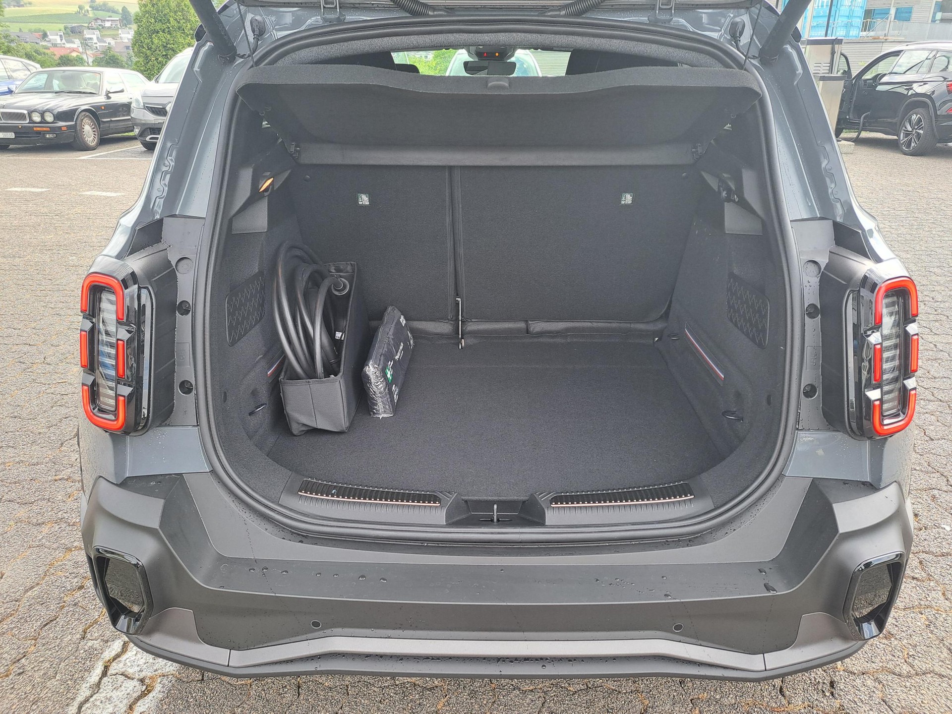 RENAULT R4 E-TECH ELECTRIC iconic 150PS Comfort Range-image-8