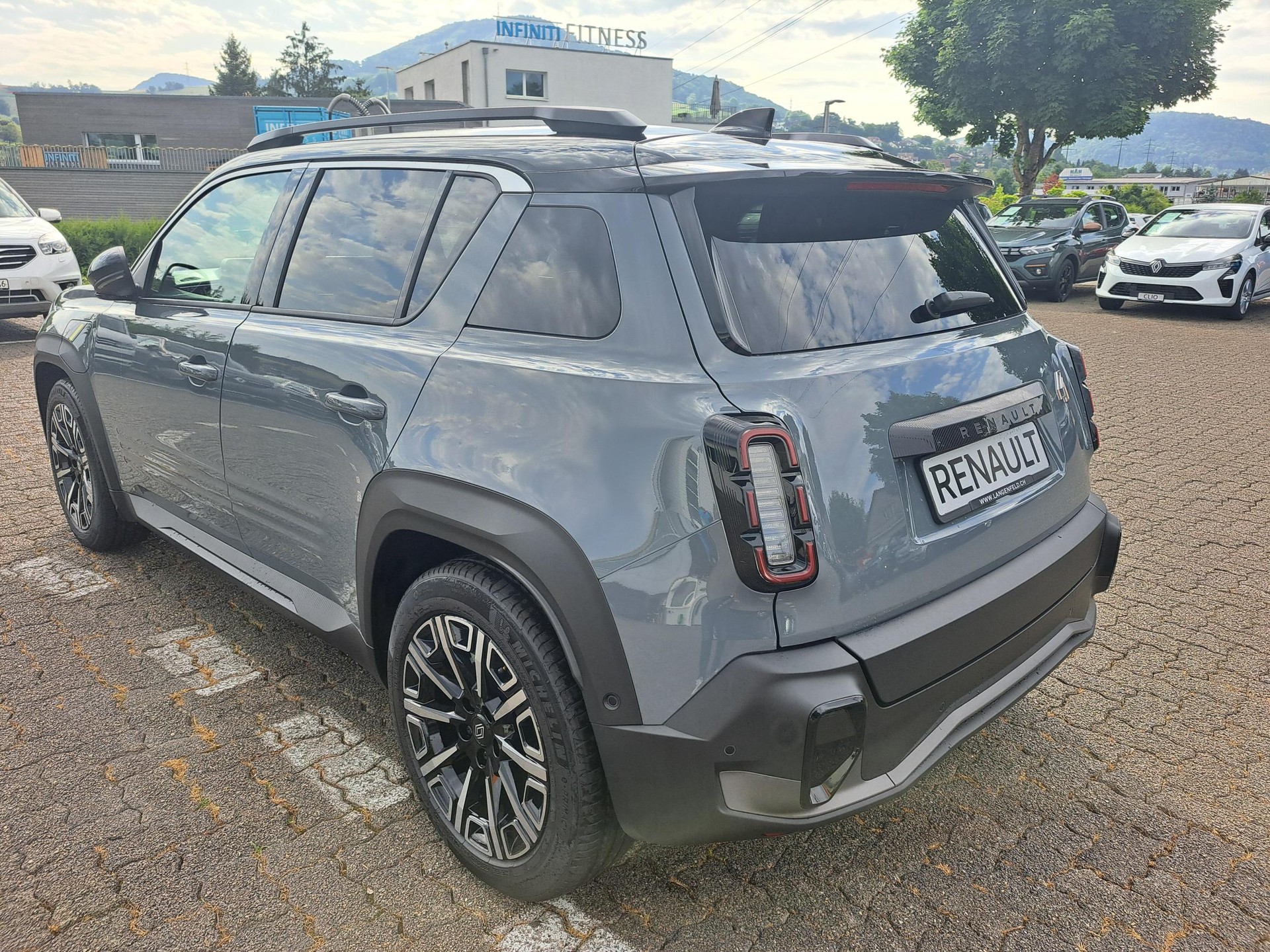 RENAULT R4 E-TECH ELECTRIC iconic 150PS Comfort Range-image-2