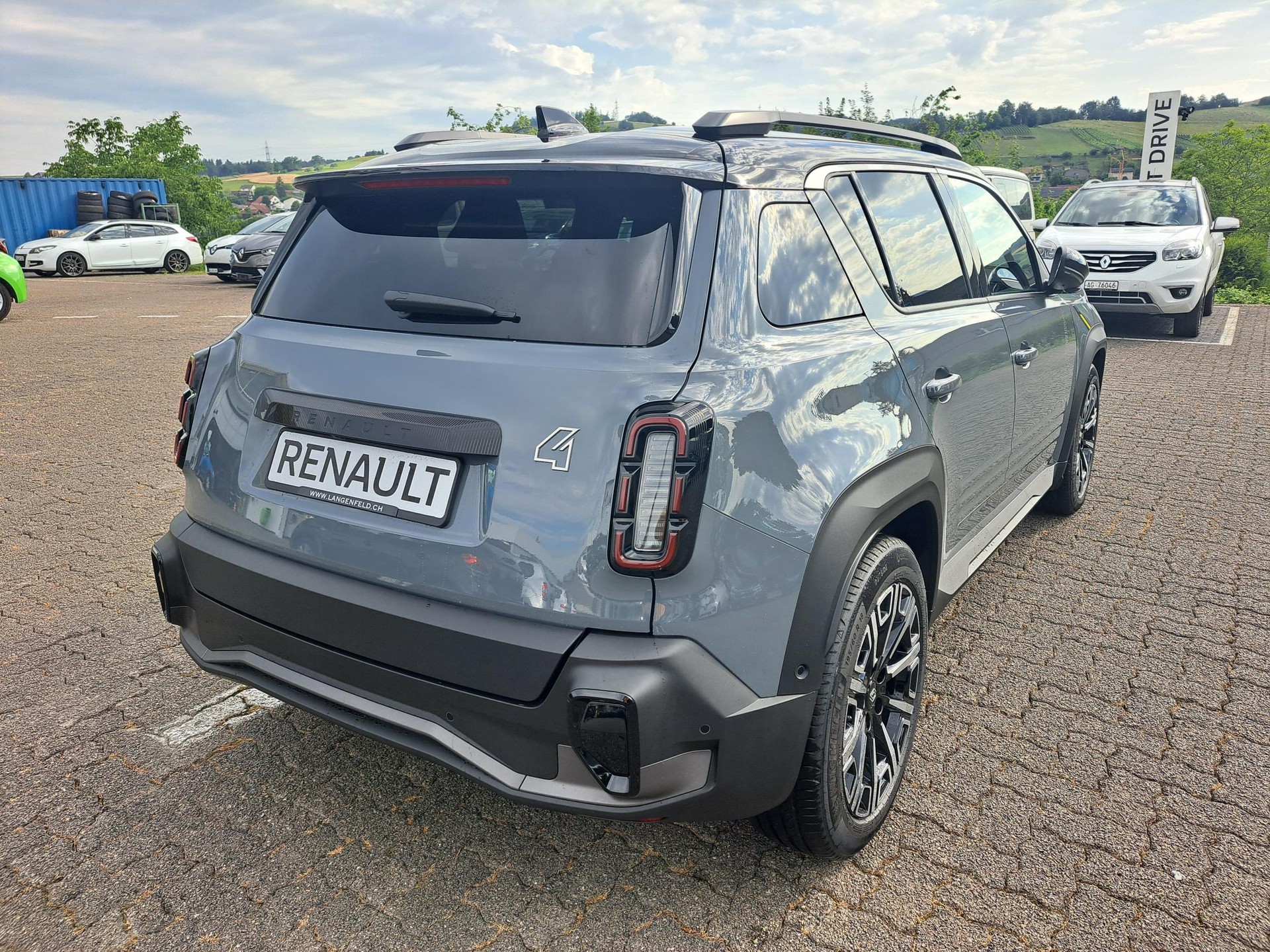 RENAULT R4 E-TECH ELECTRIC iconic 150PS Comfort Range-image-3