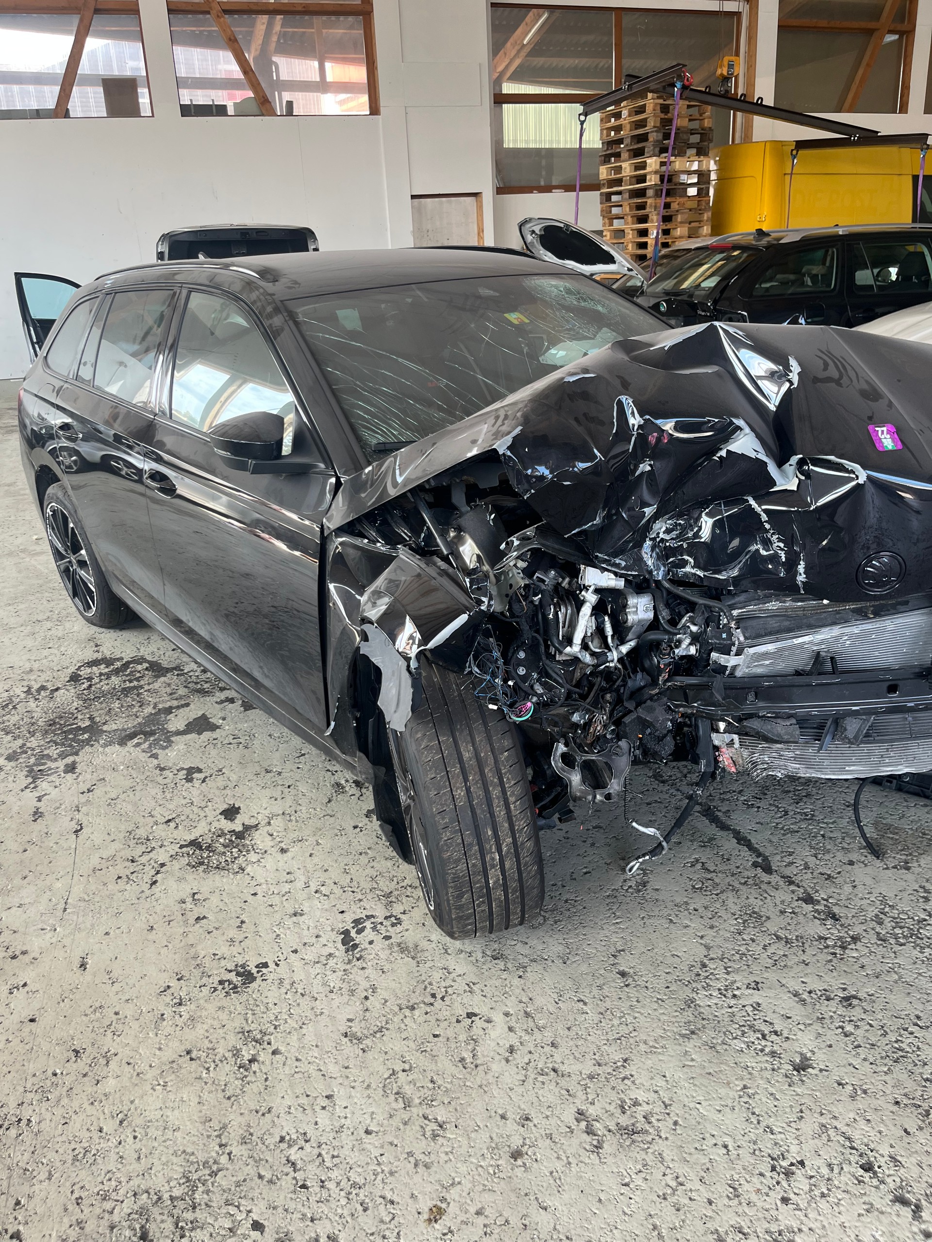 SKODA Octavia Combi 1.4 TSI PHEV DSG RS-image-8