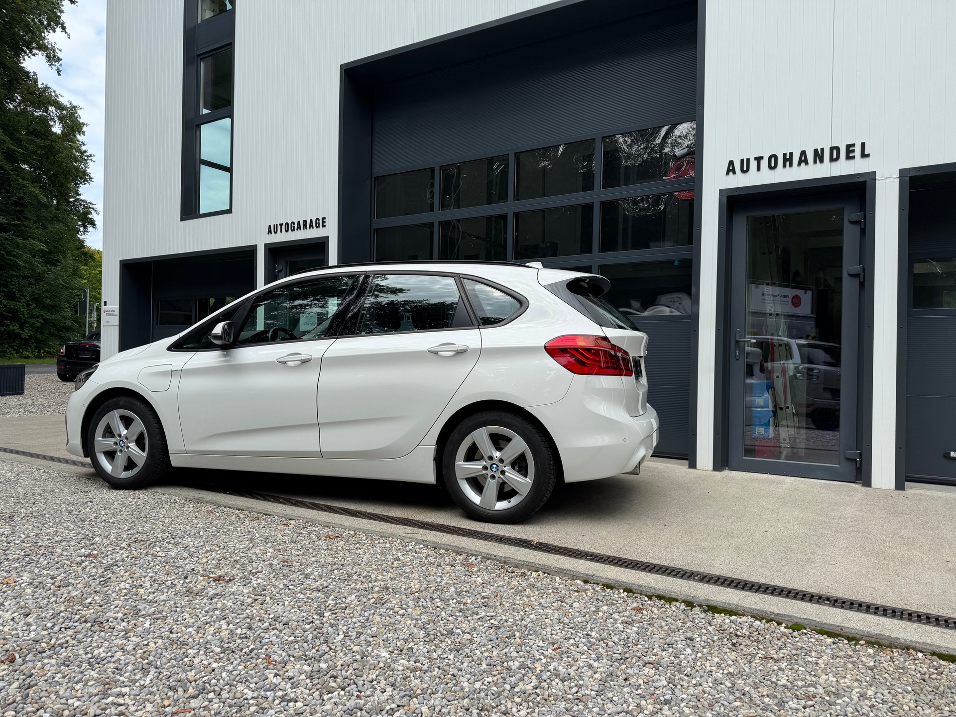BMW 225xe iPerformance Active Tourer Steptronic-image-4