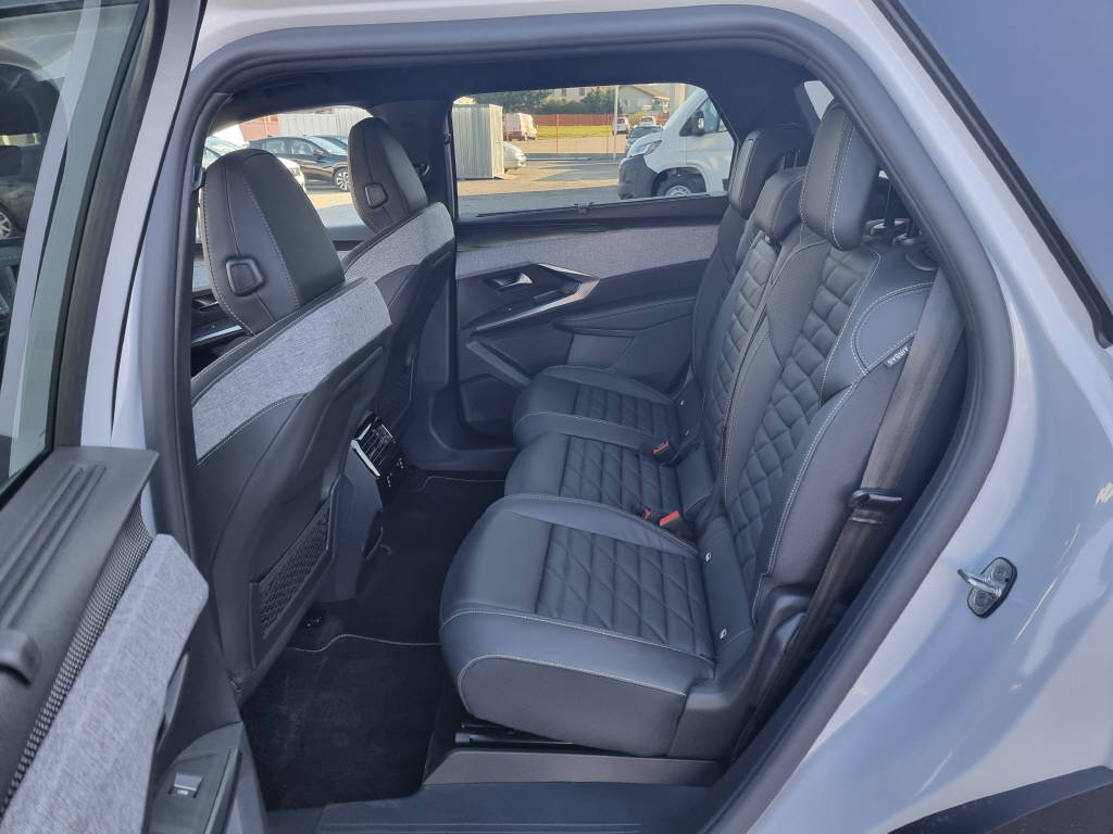 PEUGEOT 5008 1.2 Hybrid GT-image-6