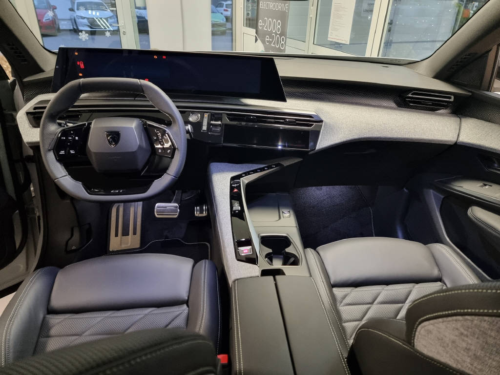 PEUGEOT 5008 1.2 Hybrid GT-image-5