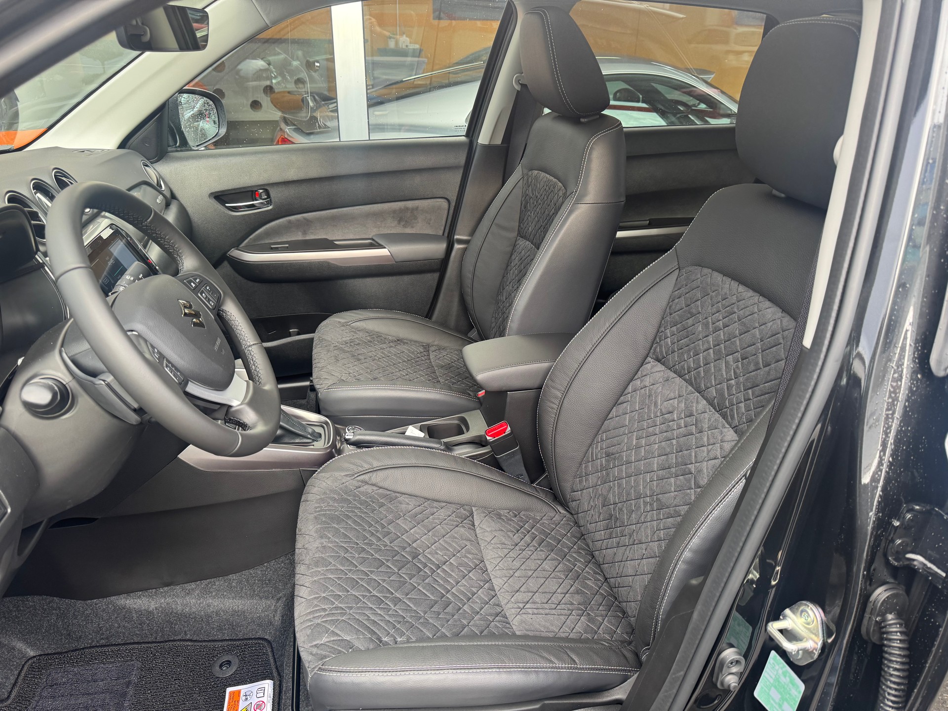 SUZUKI Vitara 1.4 Boosterjet Compact Top 4x4 Hybrid Automatic-image-6