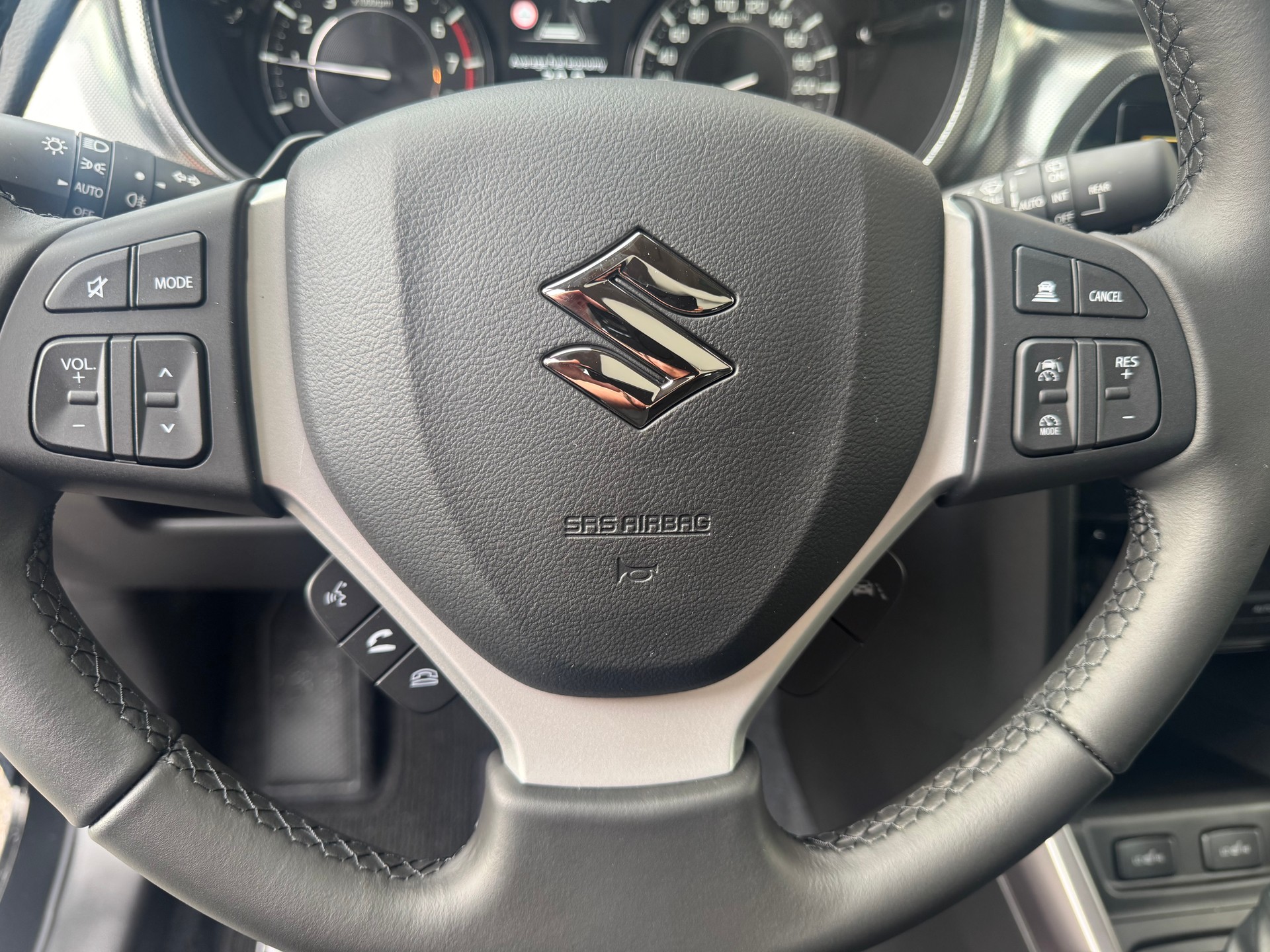 SUZUKI Vitara 1.4 Boosterjet Compact Top 4x4 Hybrid Automatic-image-9