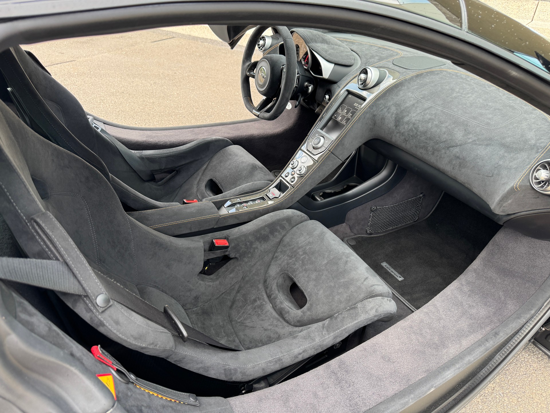 McLAREN 650S Coupé 3.8 V8 Carbon Black SSG [ P1 Carbon Racing Seat ] [ Carbon Fibre Interior ] [ Alcantara Trim / Contrast Stitching ]-image-10