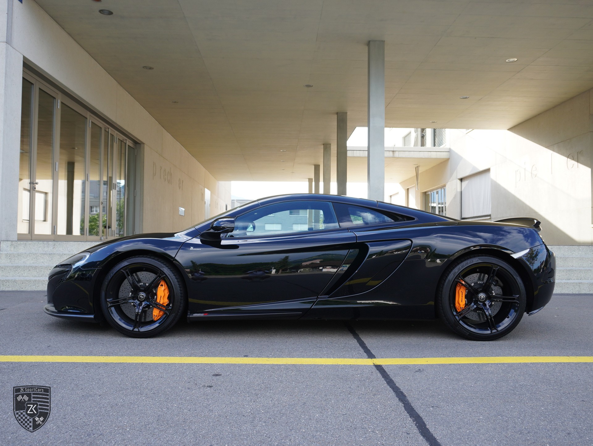 McLAREN 650S Coupé 3.8 V8 Carbon Black SSG [ P1 Carbon Racing Seat ] [ Carbon Fibre Interior ] [ Alcantara Trim / Contrast Stitching ]-showroom-element-3