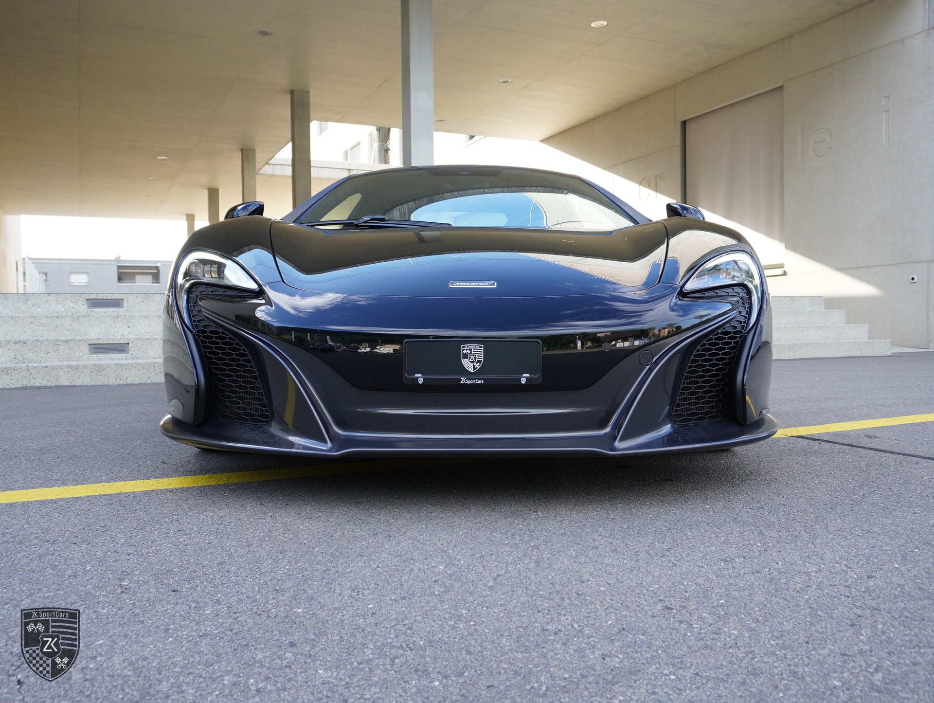 McLAREN 650S Coupé 3.8 V8 Carbon Black SSG [ P1 Carbon Racing Seat ] [ Carbon Fibre Interior ] [ Alcantara Trim / Contrast Stitching ]-image-4