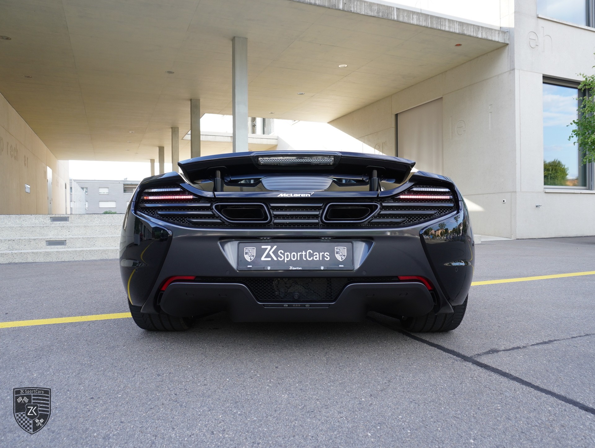 McLAREN 650S Coupé 3.8 V8 Carbon Black SSG [ P1 Carbon Racing Seat ] [ Carbon Fibre Interior ] [ Alcantara Trim / Contrast Stitching ]-image-5