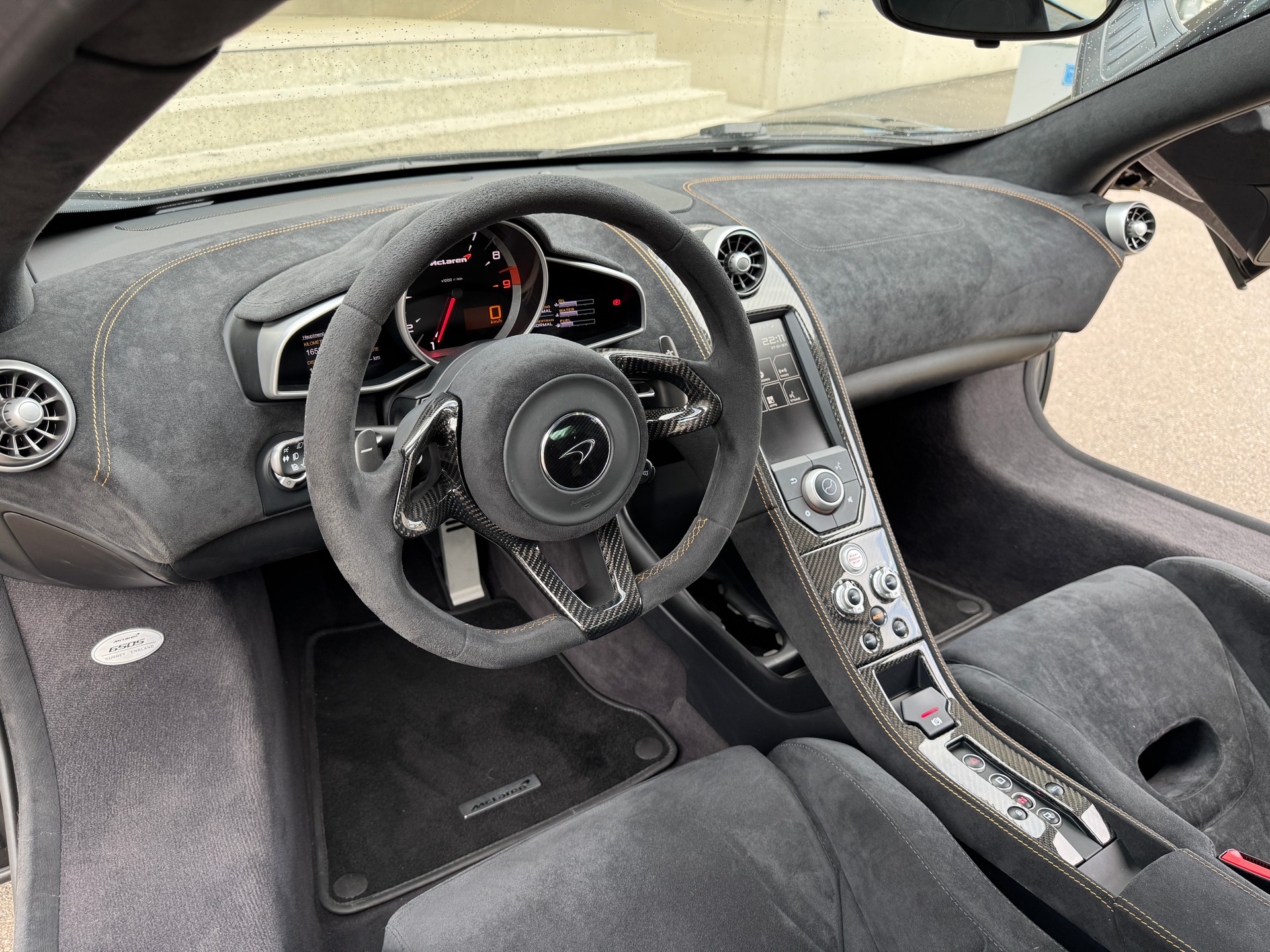 McLAREN 650S Coupé 3.8 V8 Carbon Black SSG [ P1 Carbon Racing Seat ] [ Carbon Fibre Interior ] [ Alcantara Trim / Contrast Stitching ]-image-11