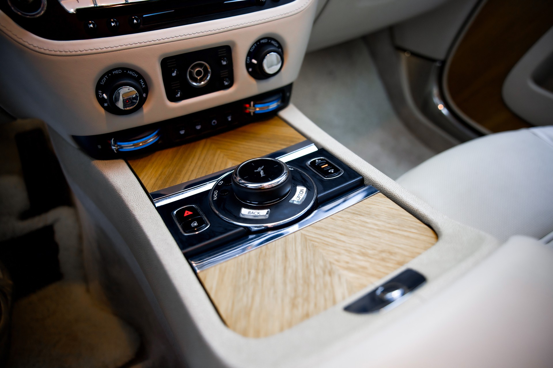 ROLLS-ROYCE Wraith 6.6 V12-image-24