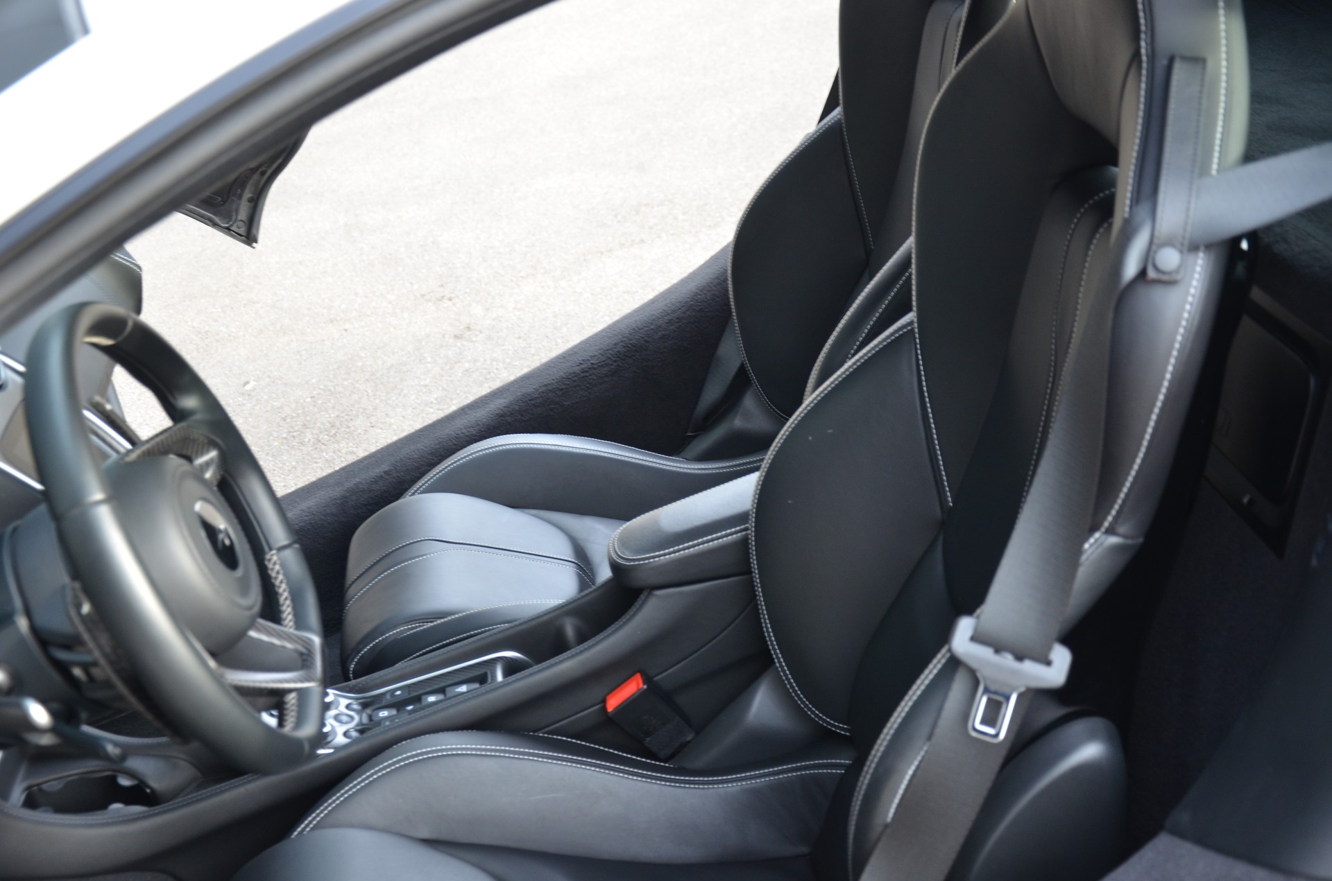 McLAREN 570S Coupé 3.8 V8 SSG-image-14
